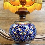 Ancienne Lampe à pétrole Gien Renaissance fond bleu XIX électrifiée