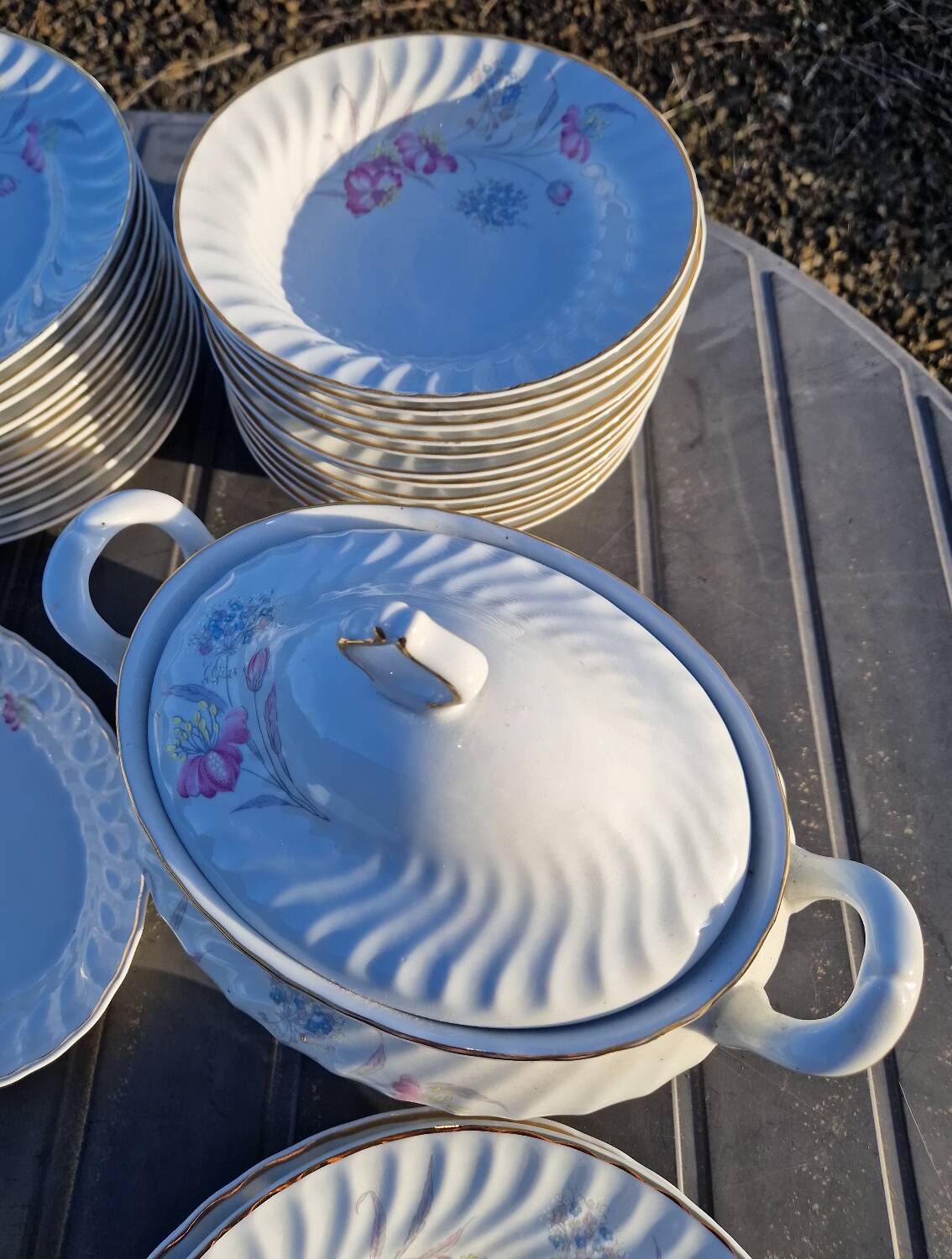 Apulum 54-piece porcelain dinnerware set