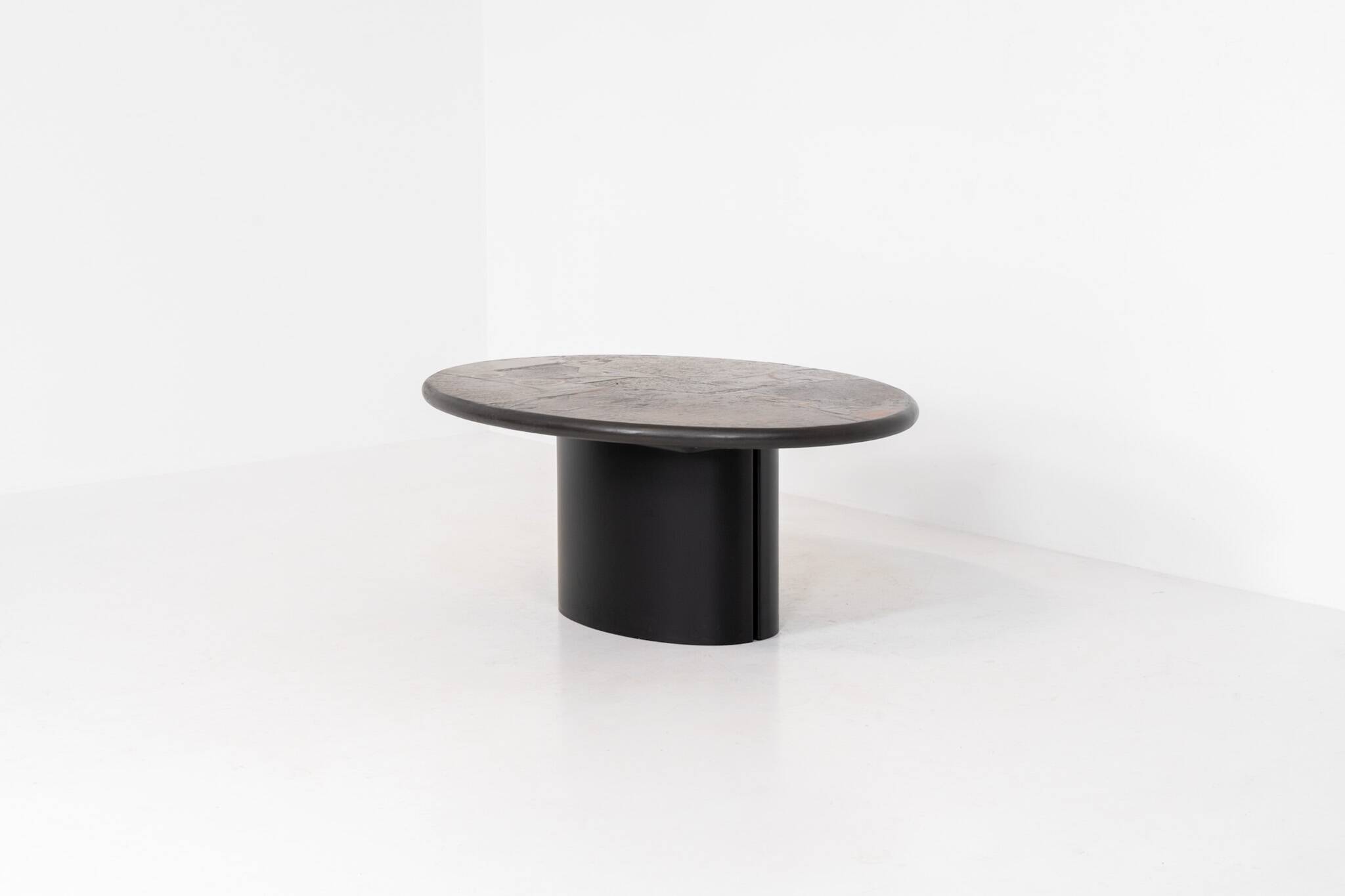 Table basse brutaliste par C. Kneip