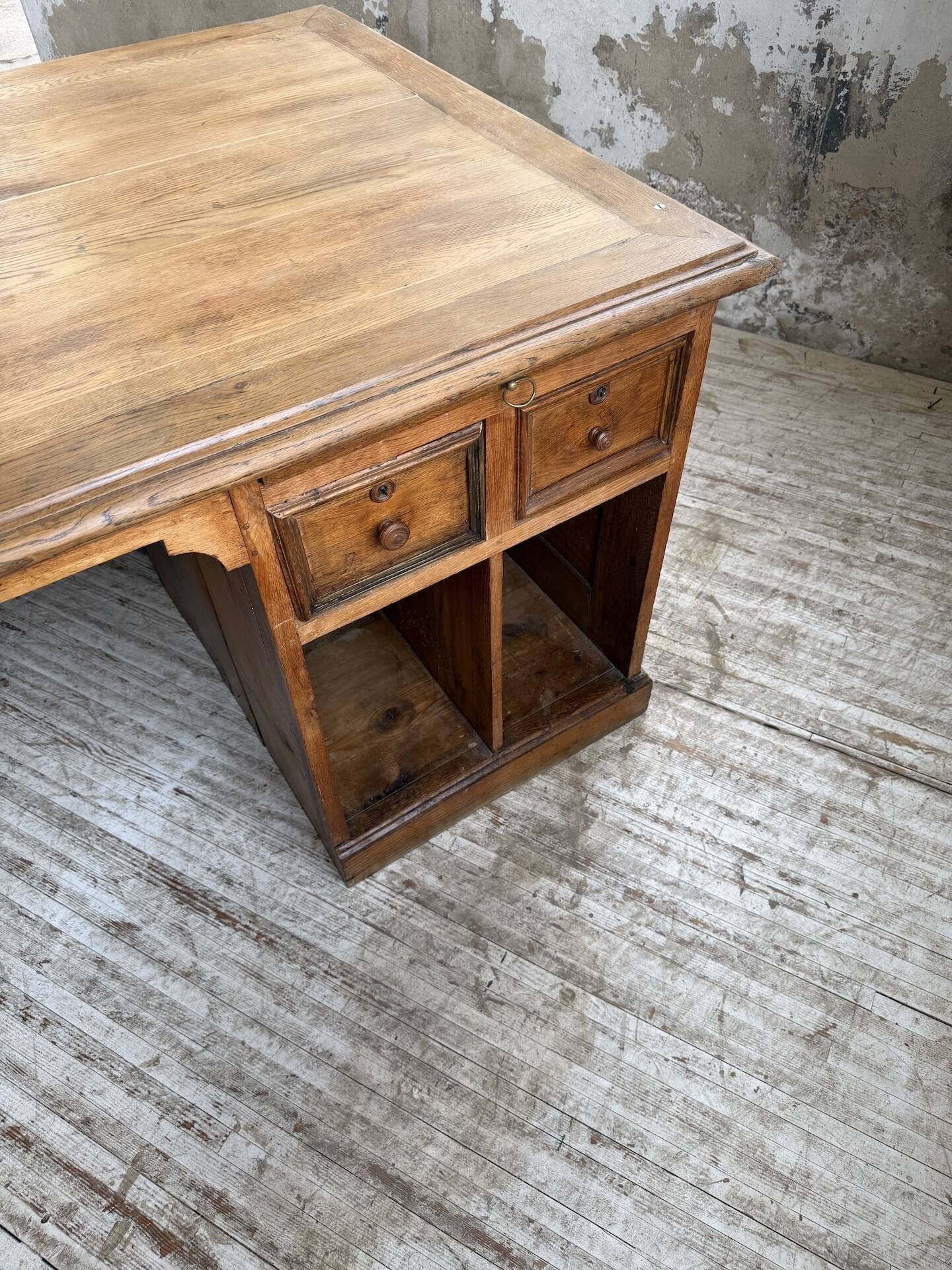 Counter or desk in oak from the 1950s.