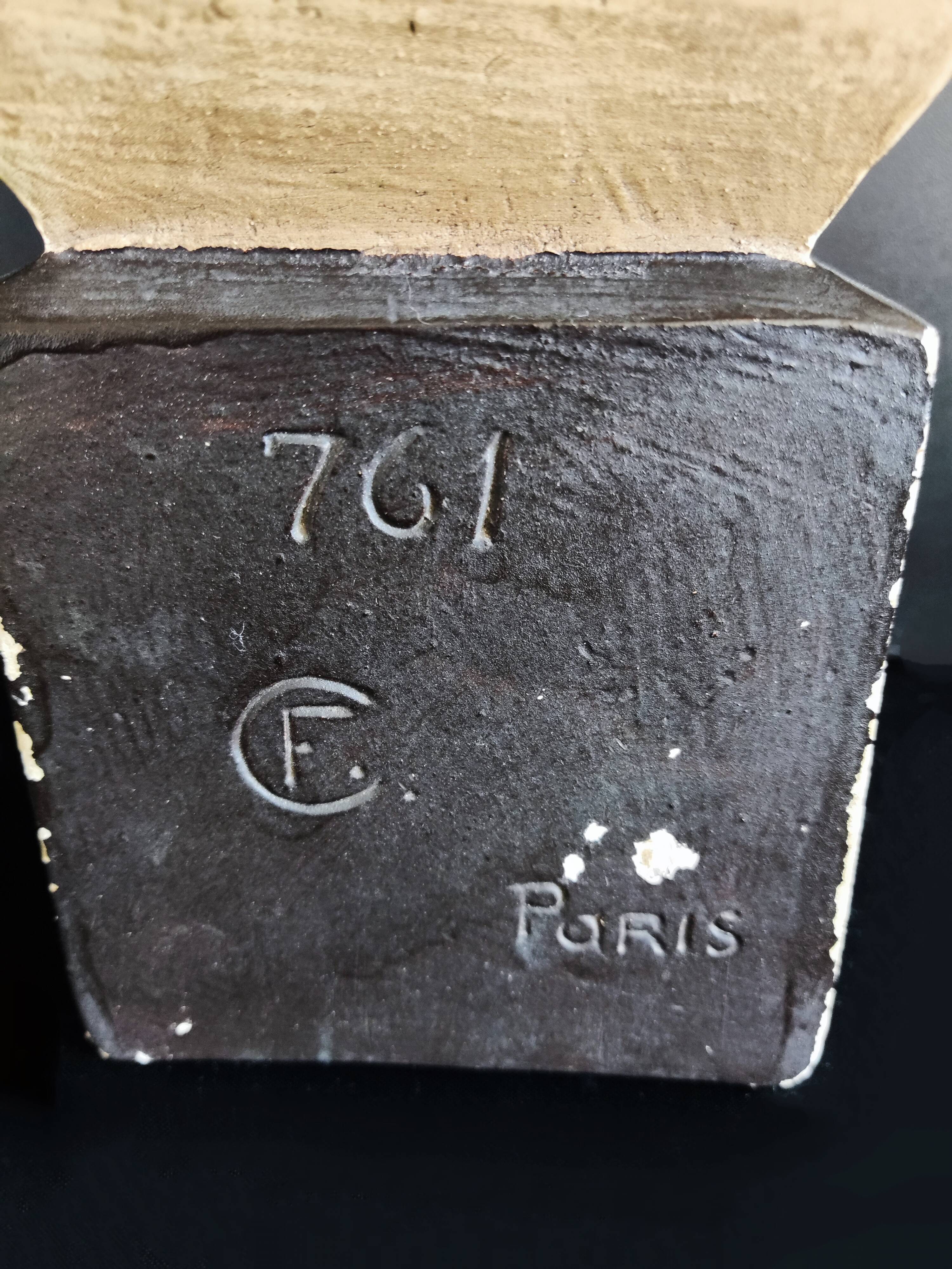 Bust young girl art deco