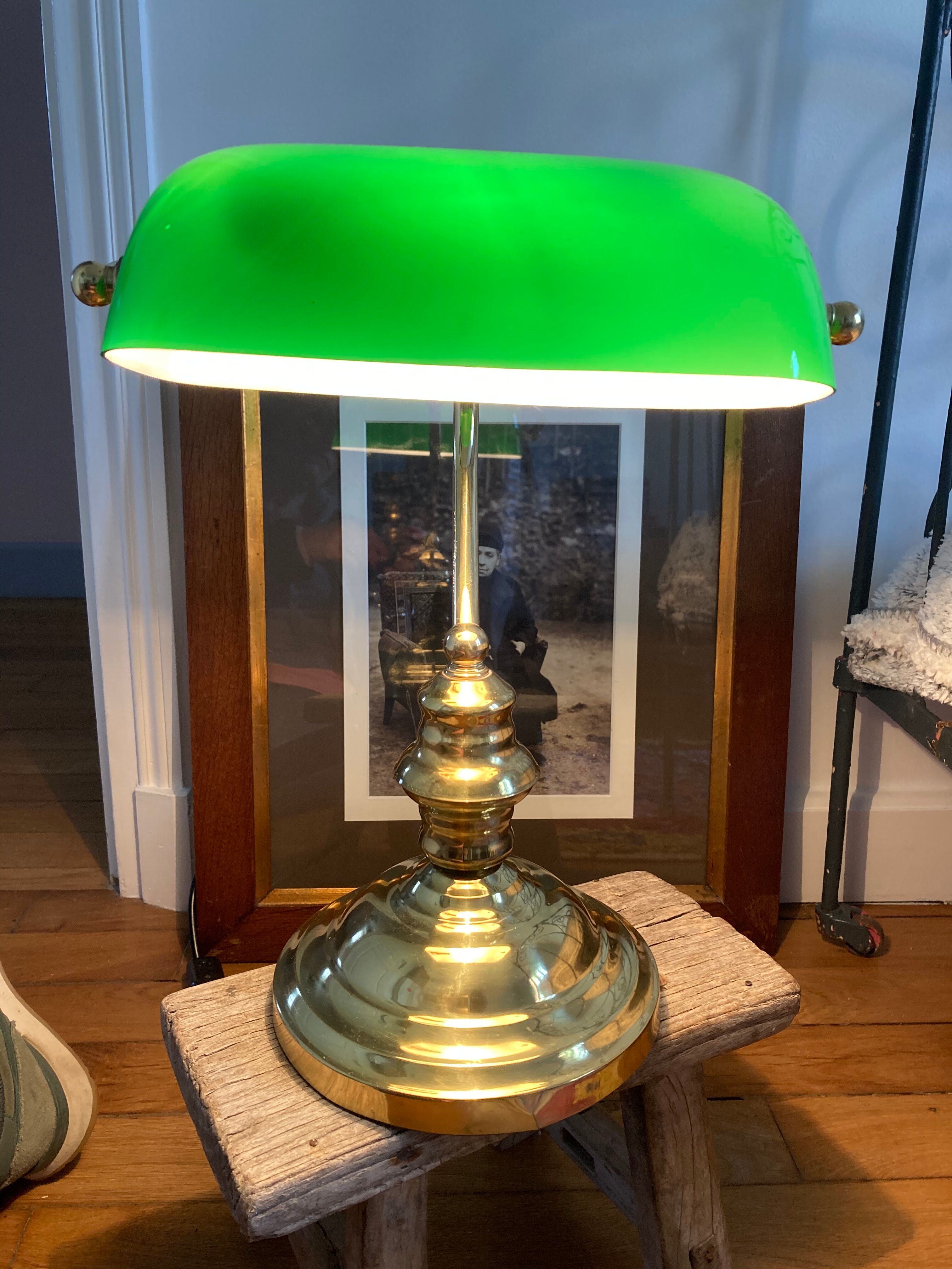 Notary lamp