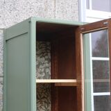Vitrine haute vintage peinte en vert, rénovée