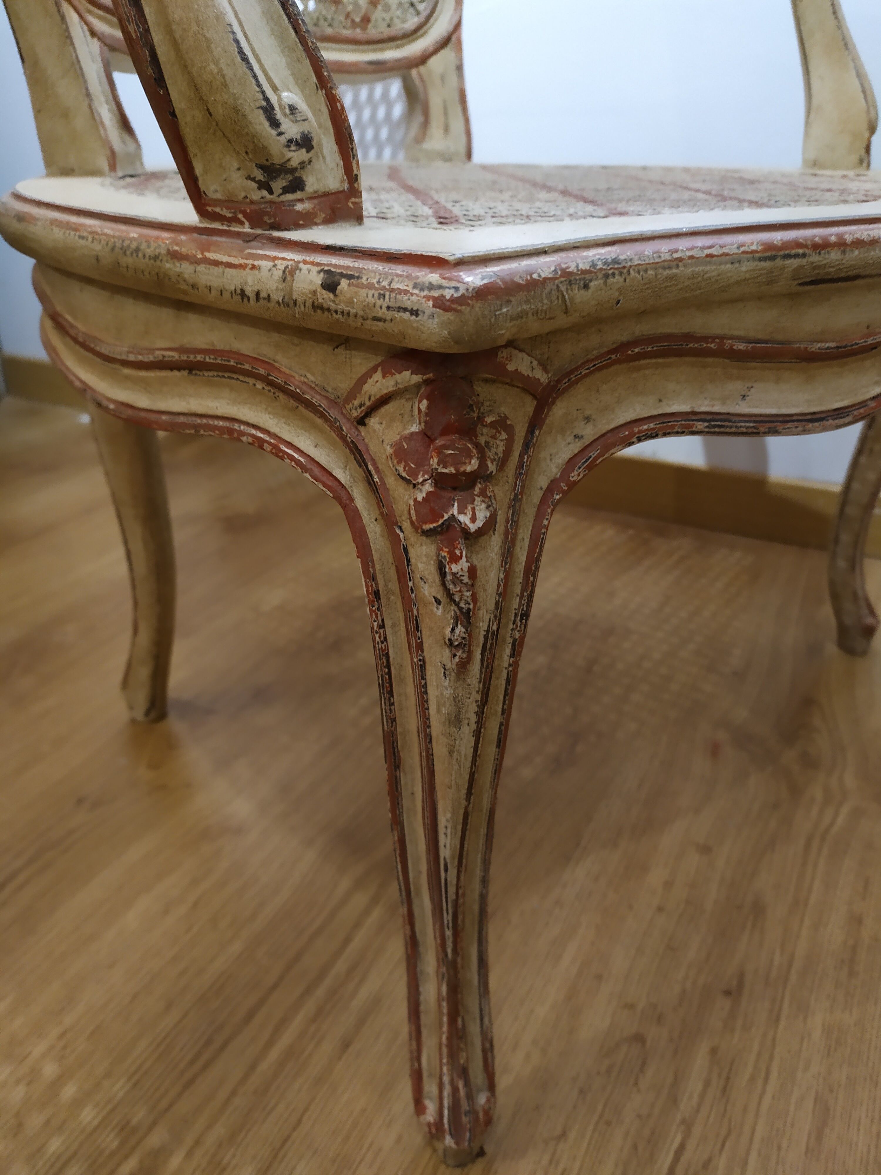 Paire de fauteuils cannés de style louis XV