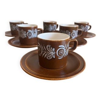 Vintage coffee service in brown stoneware from the 1970s.