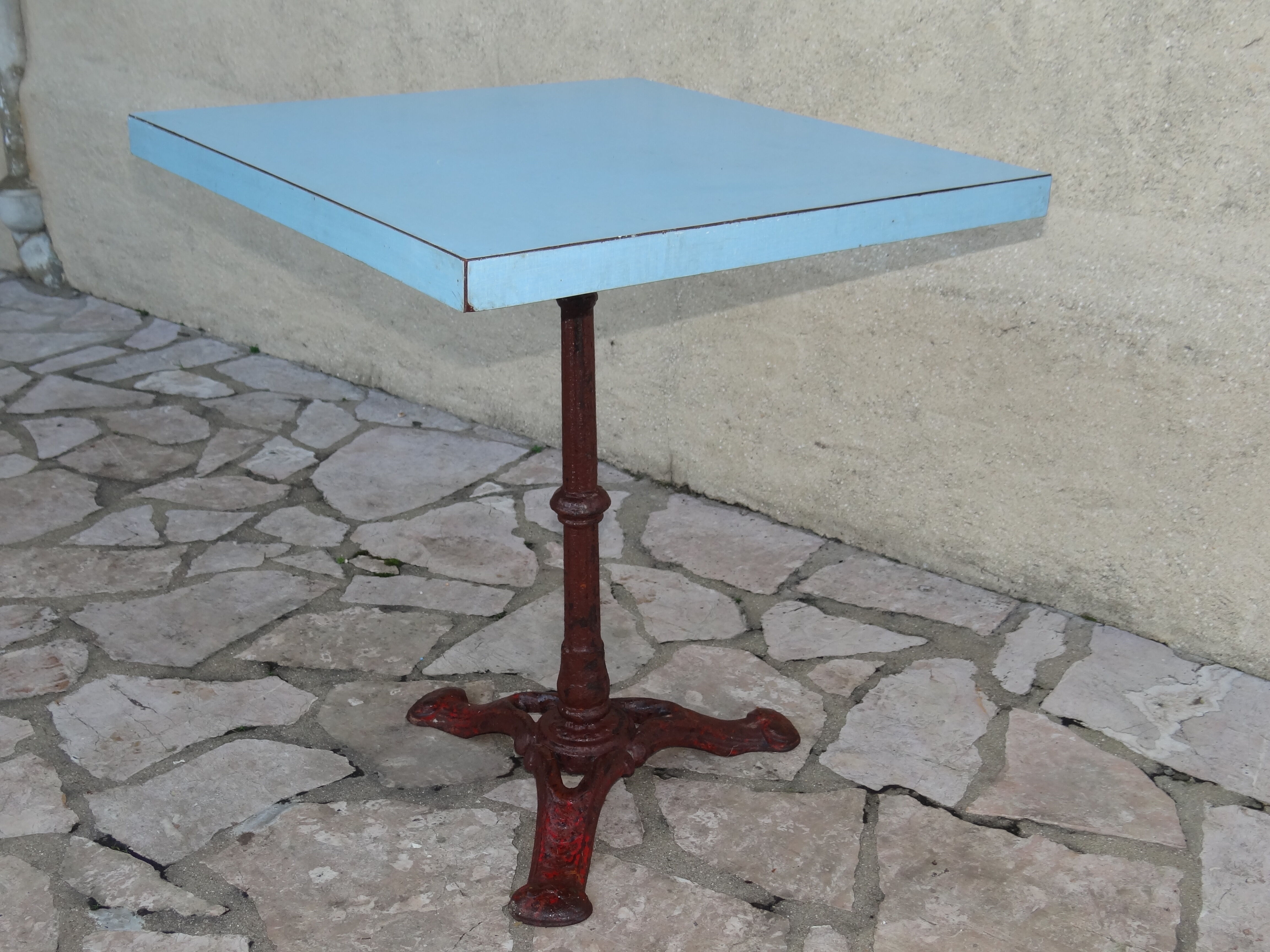 Table de bistrot 1950 formica bleu pied en fonte