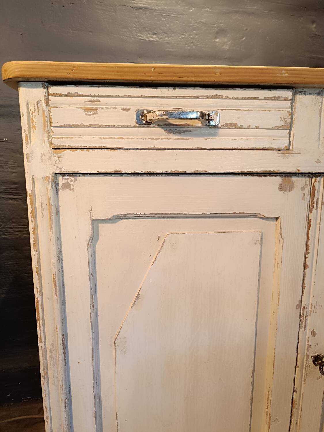 Buffet parisien patiné