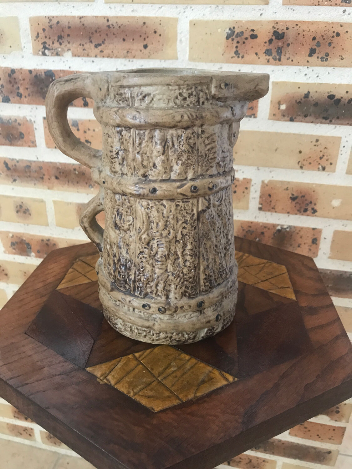 Pichet poterie médiévale hillstonia