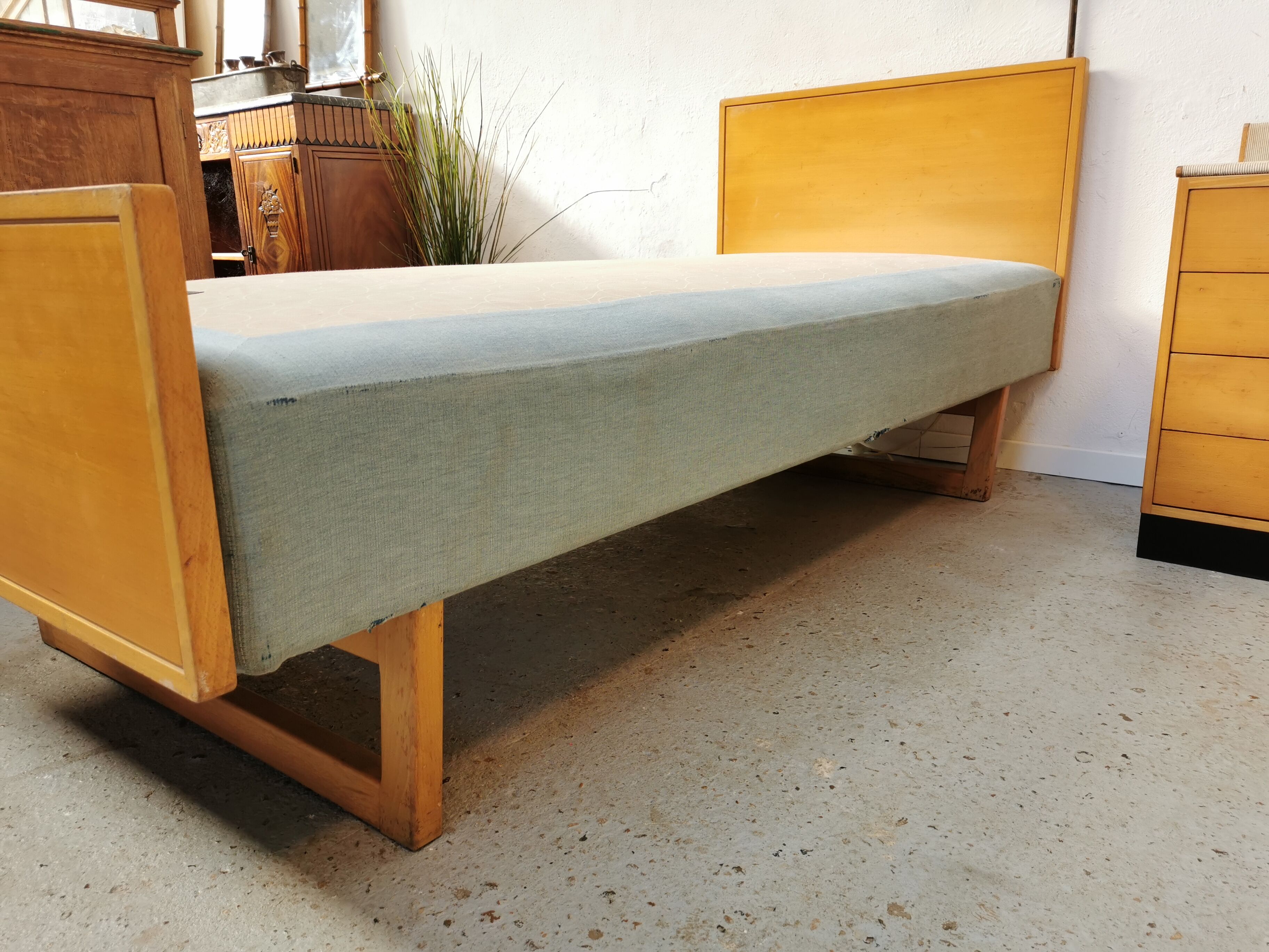Vintage Scandinavian bed and lamp signed NK 1959