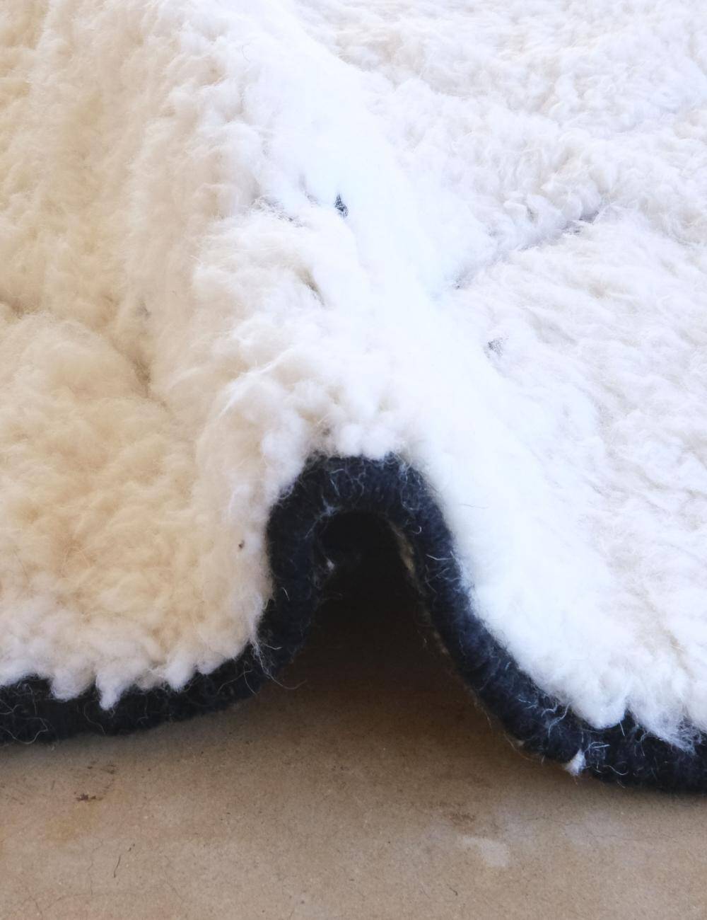 White Beni Ourain Rug - 208 x 137 cm