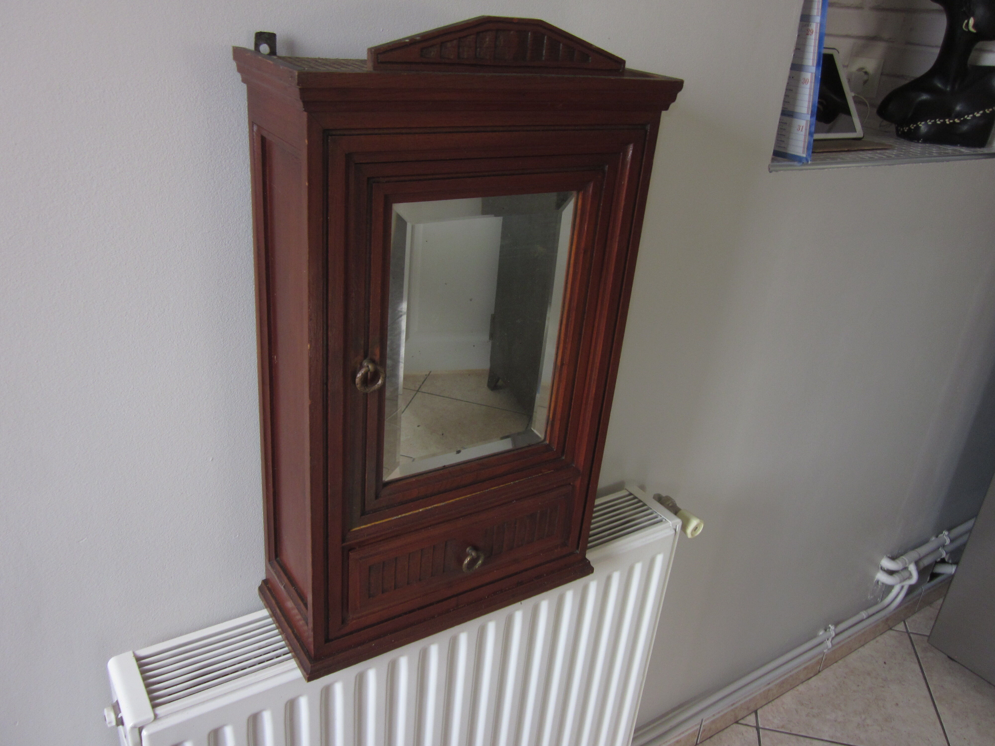 Toilet cabinet of the 1930s