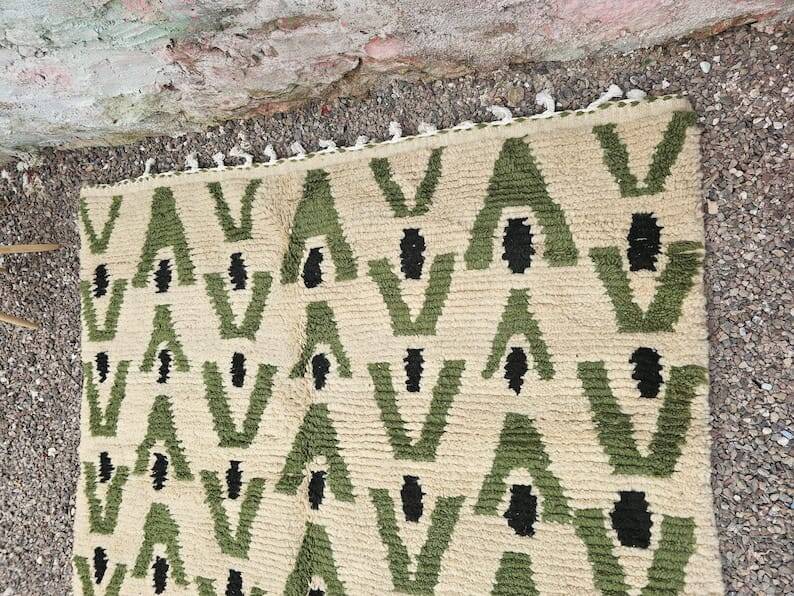 Traditional handmade Beni Ouraine rug size 200 x 300 cm