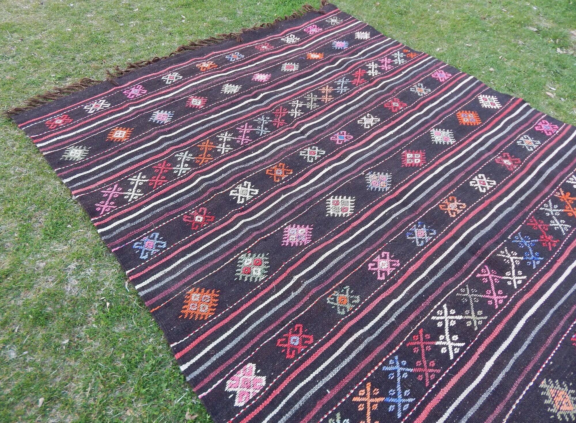Vintage Turkish kilim handwoven 211x285 cm