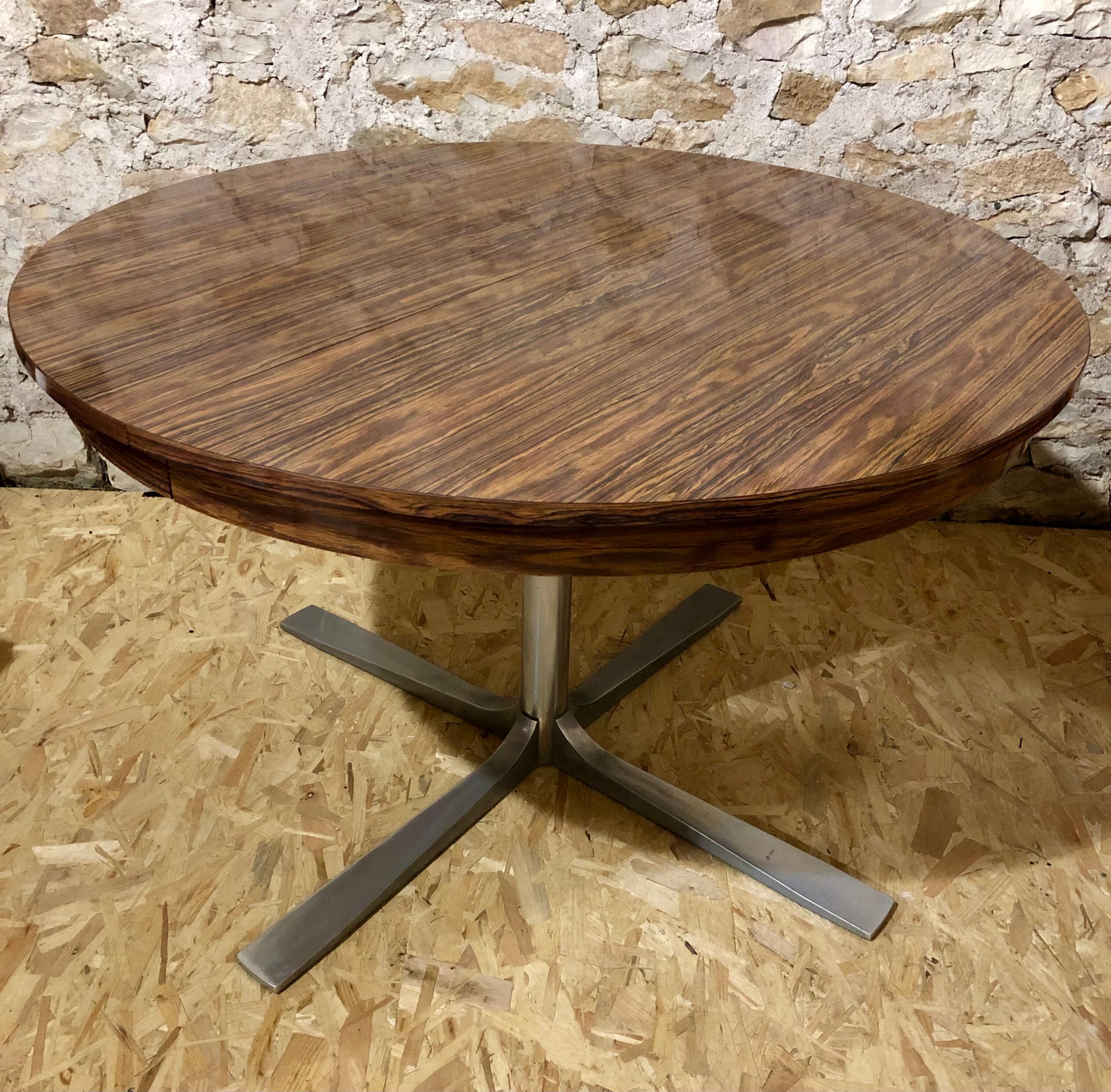 Formica round table