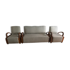 Salon avec canapé et deux fauteuils