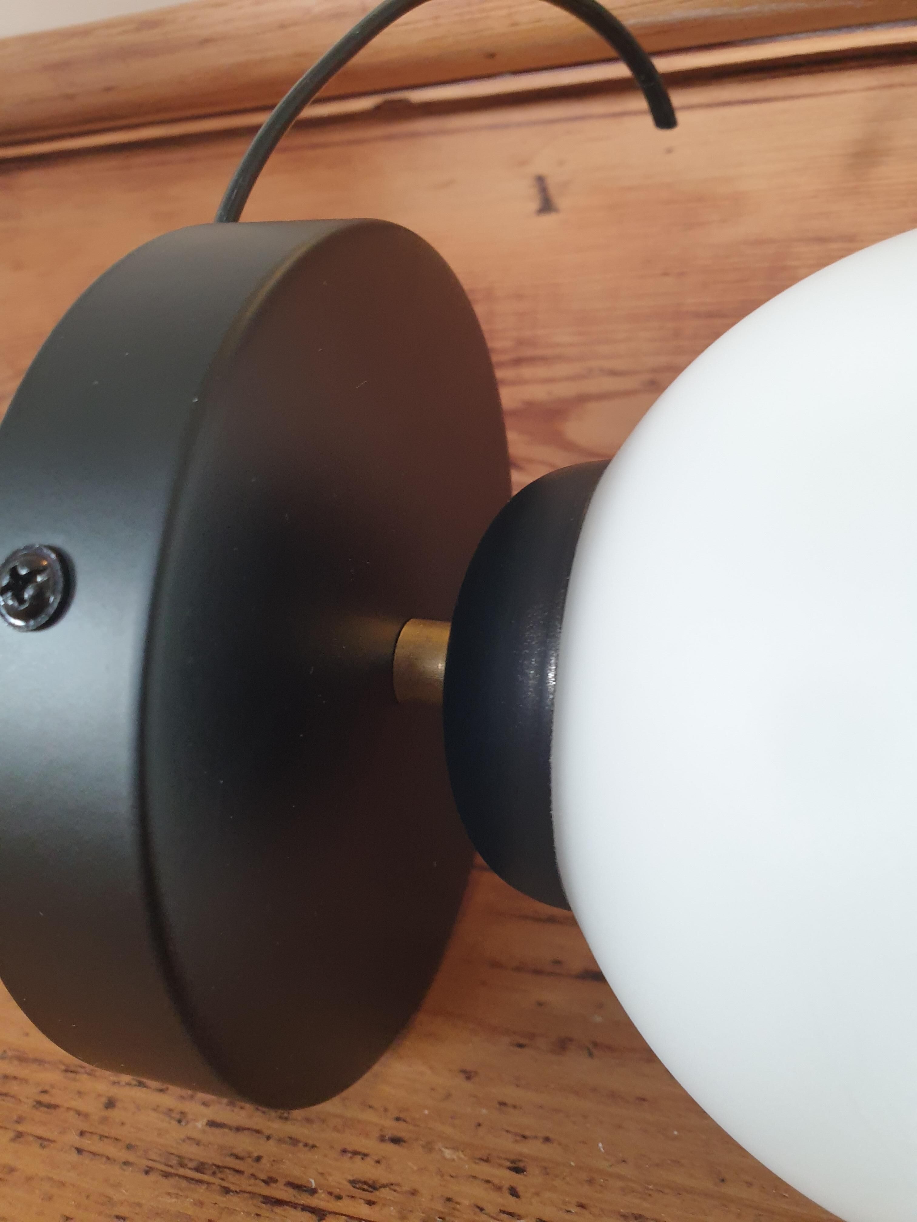 Apply matte white opaline ball