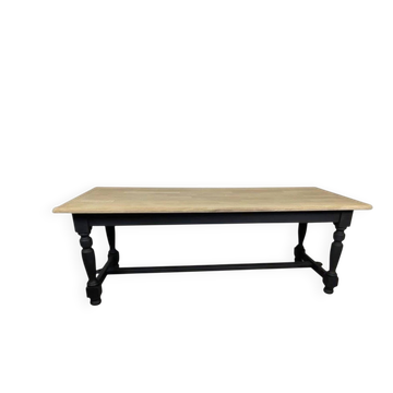 Farm table