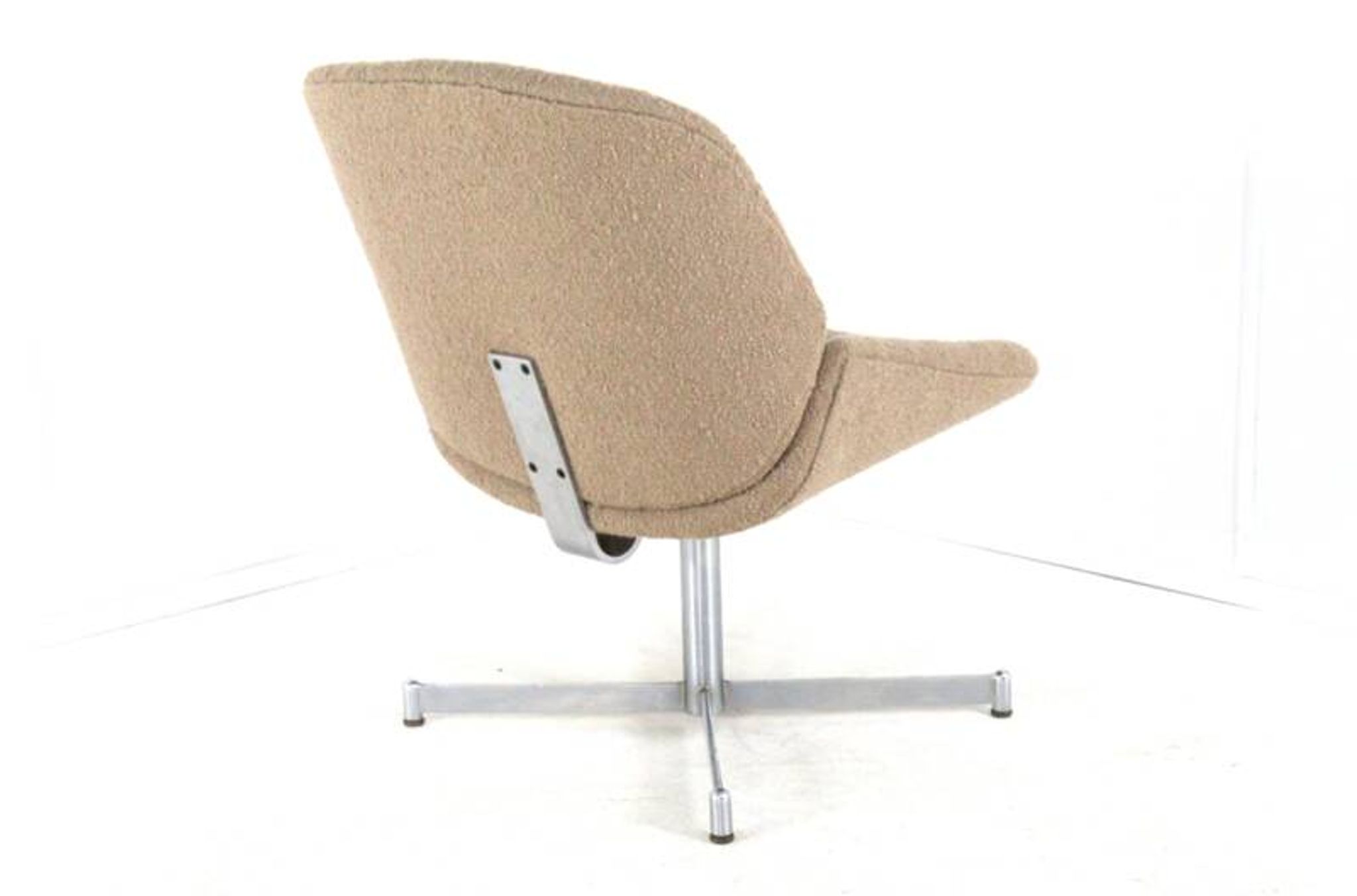 Geoffrey Harcourt for Artifort Exquis armchair - new upholstered