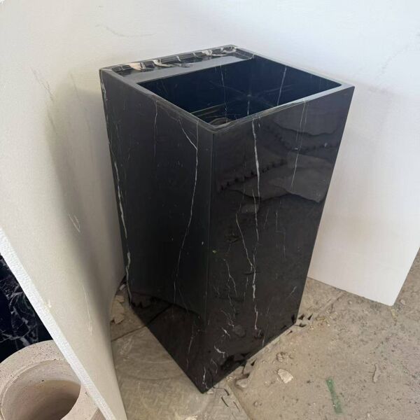 Meuble vasque en marbre noir Marquina