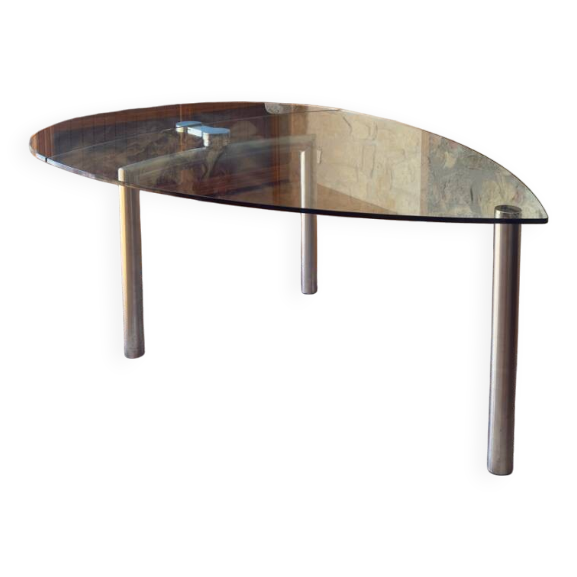 Table ghibli en verre avec 8 chaises parisiennes pieds sabrés roche bobois