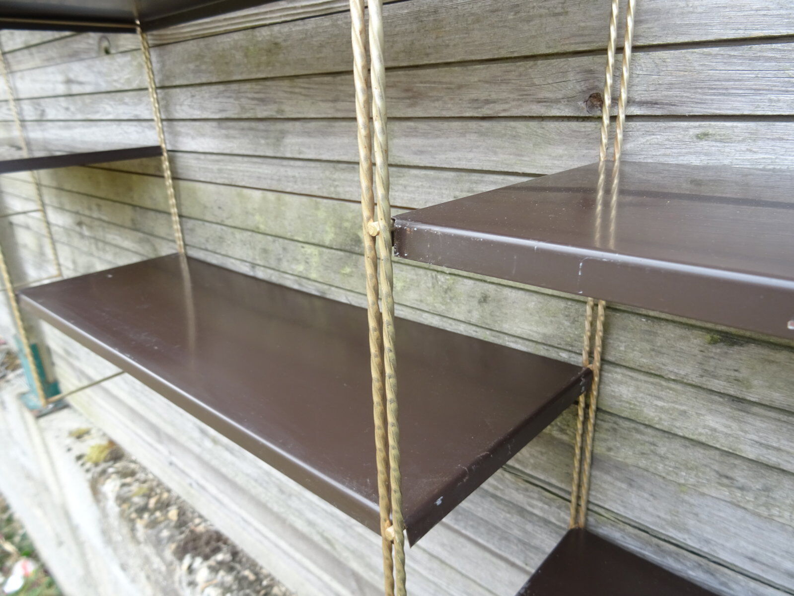 Modular metal string wall shelf