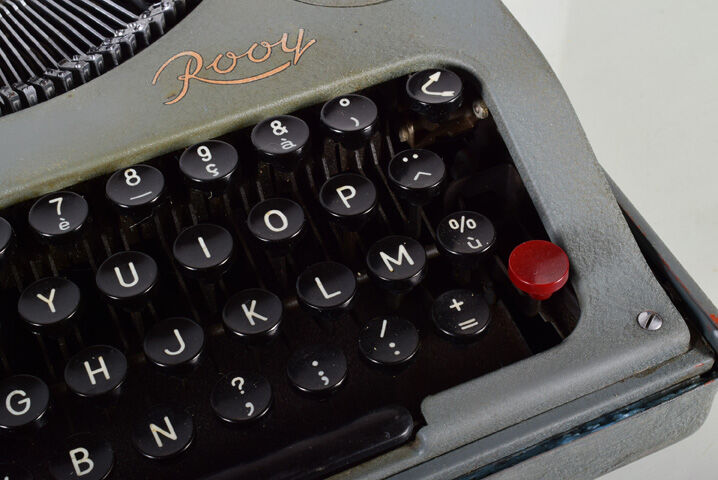 ROOY portable typewriter
