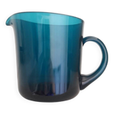 Carafe en verre bleu pétrole