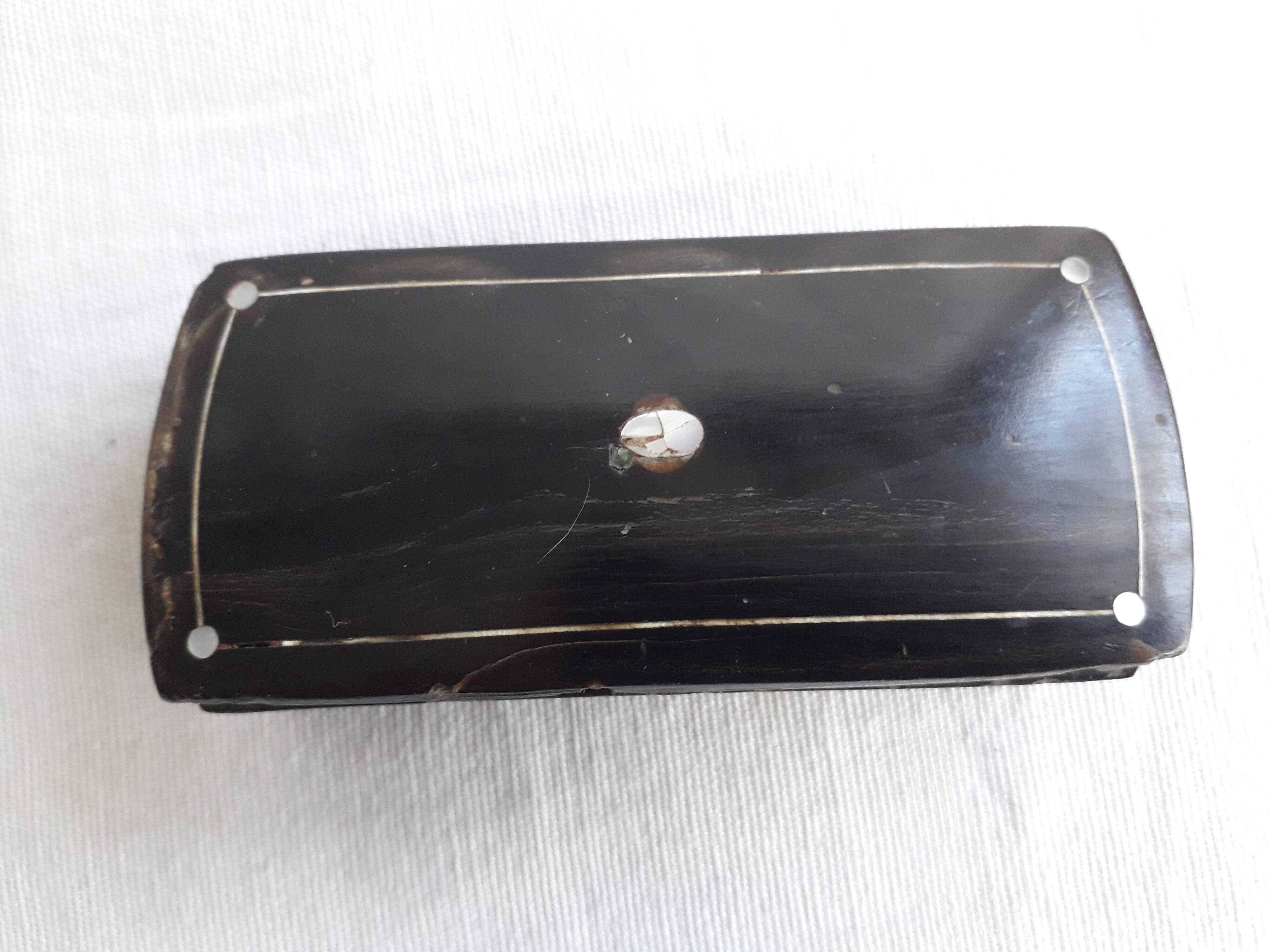 Old Napoleon III style snuffbox with mother-of-pearl inlaid decoration