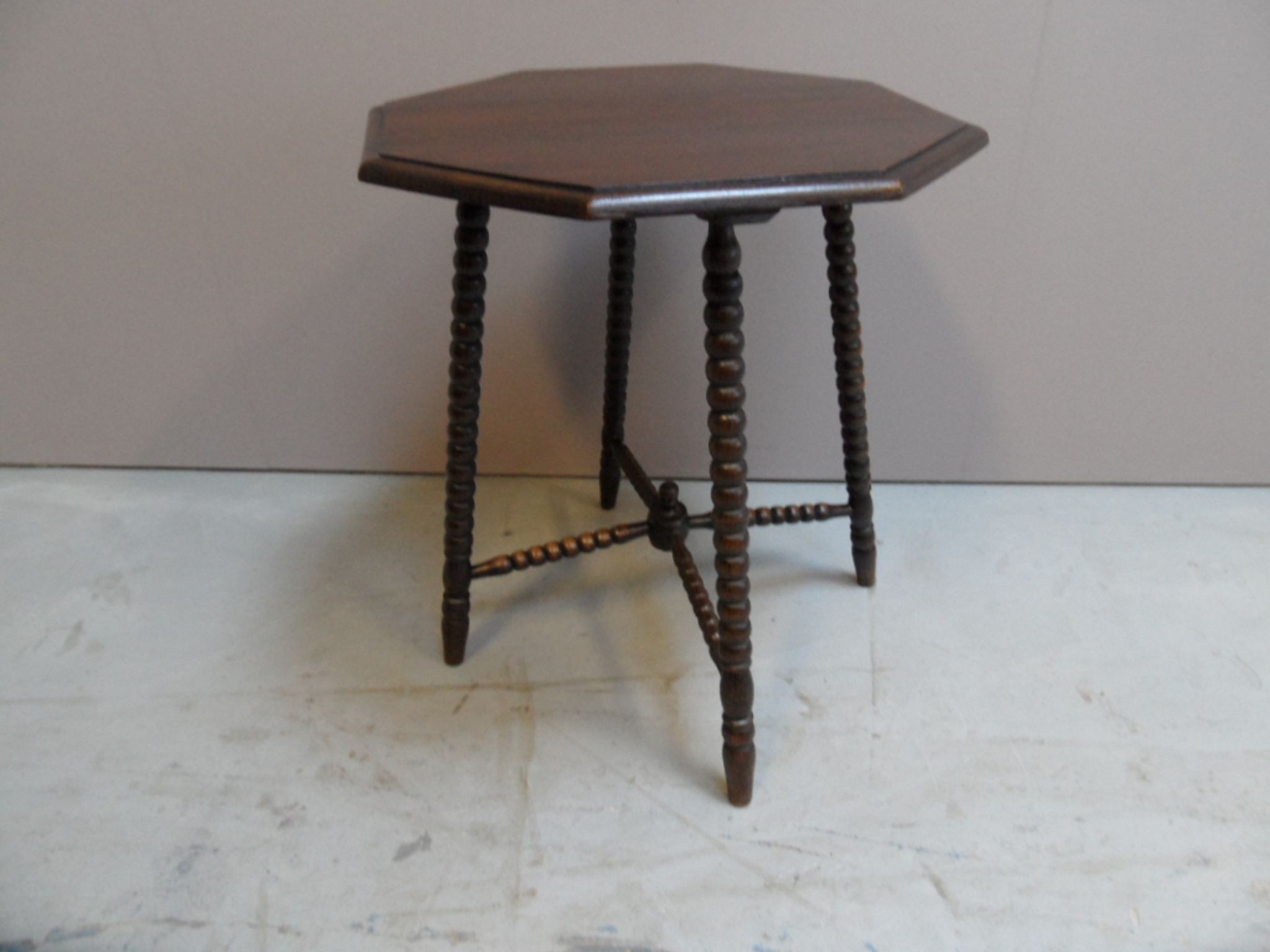 Table d’appoint Bobin en chêne vintage