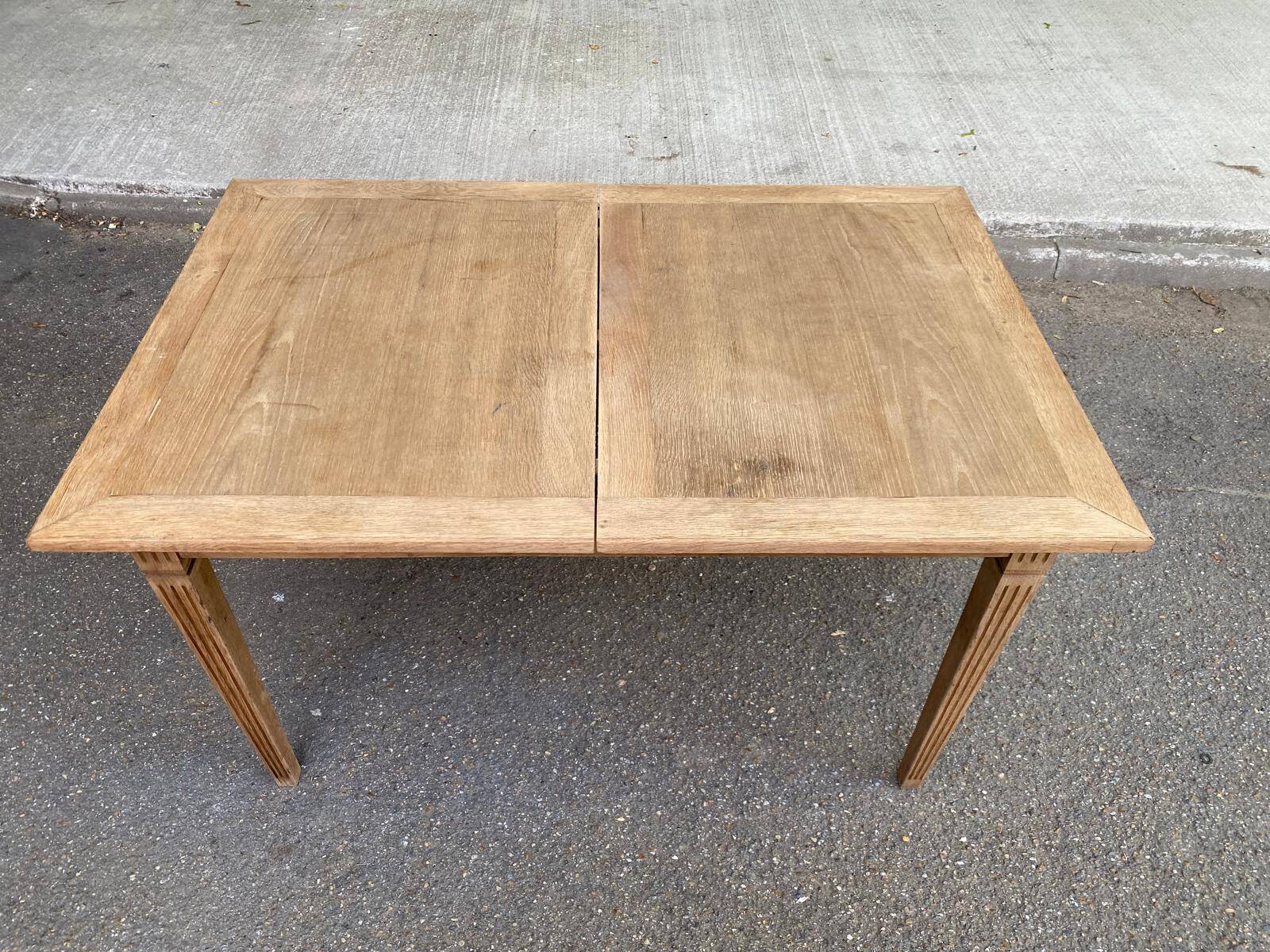 Louis XVI dining table renovated in raw wood from the 19th century