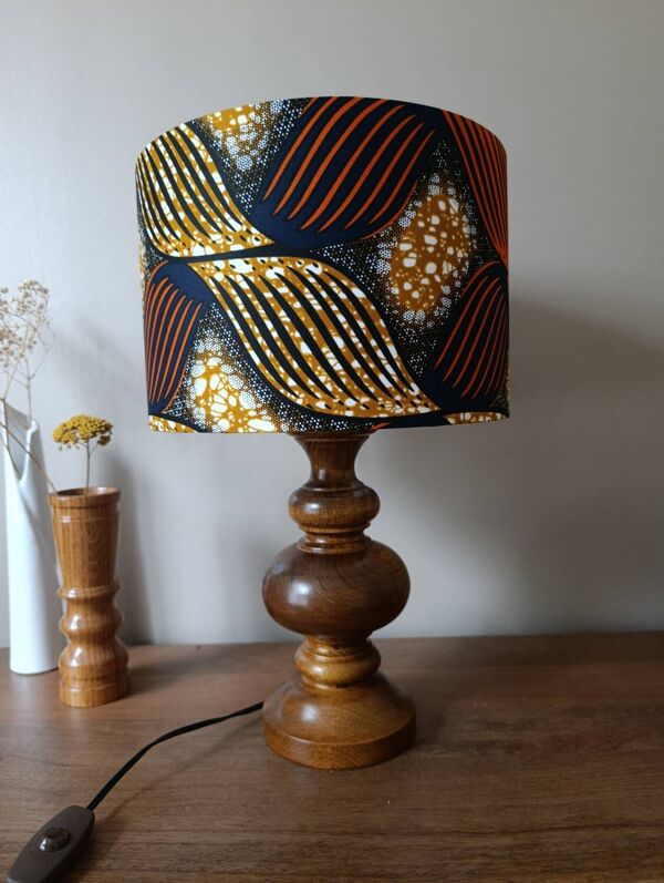lampe à poser bois massif chêne, abat-jour wax ethnique chic