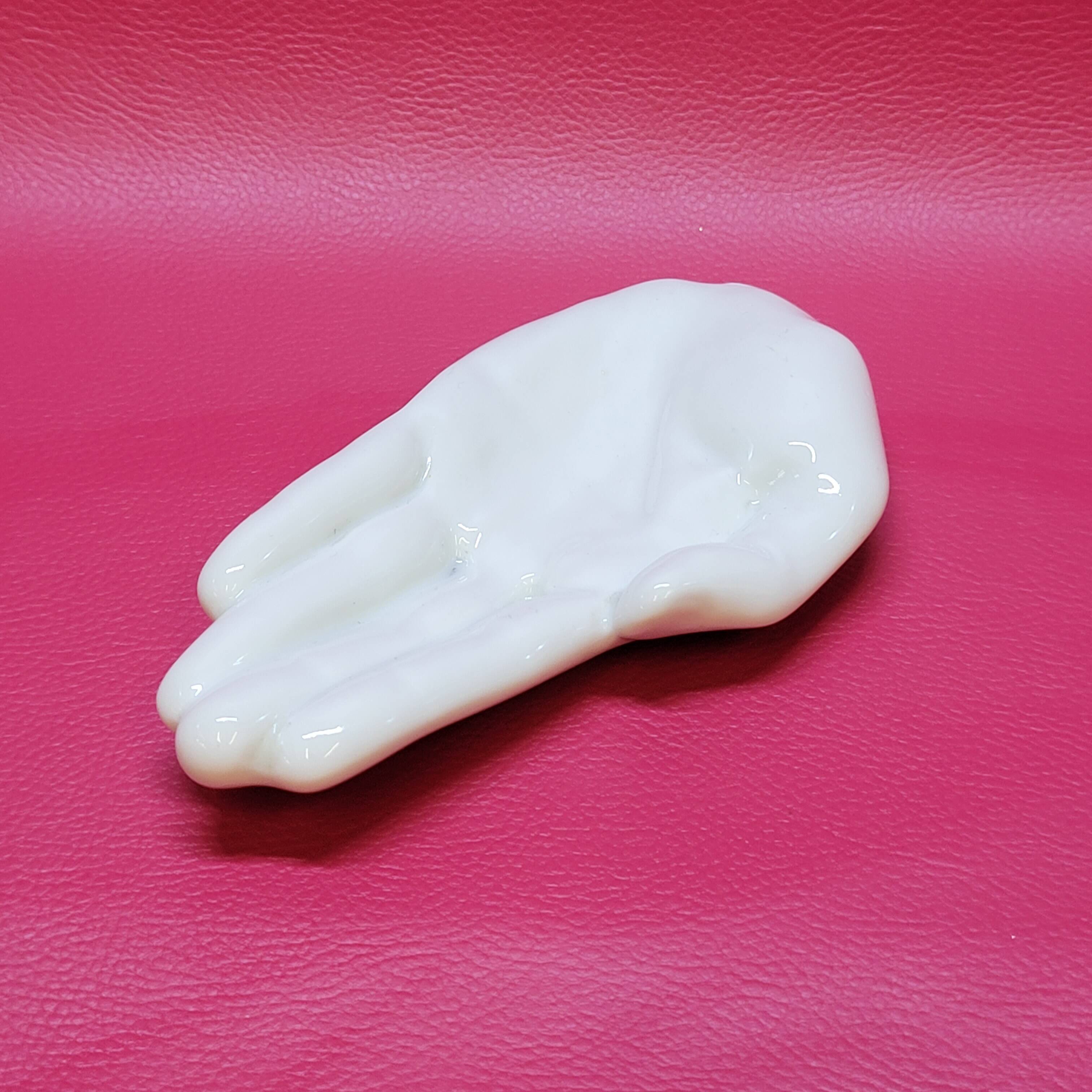 Empty White Porcelain Pocket in the Shape of a Vintage Hand