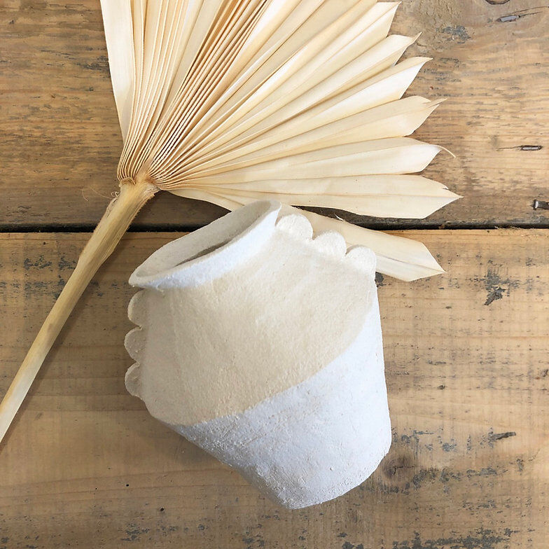 White ear vase - Cassandre Bouilly