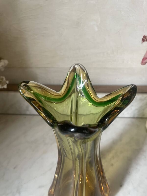 Vase en verre de Murano ambré circa 1960