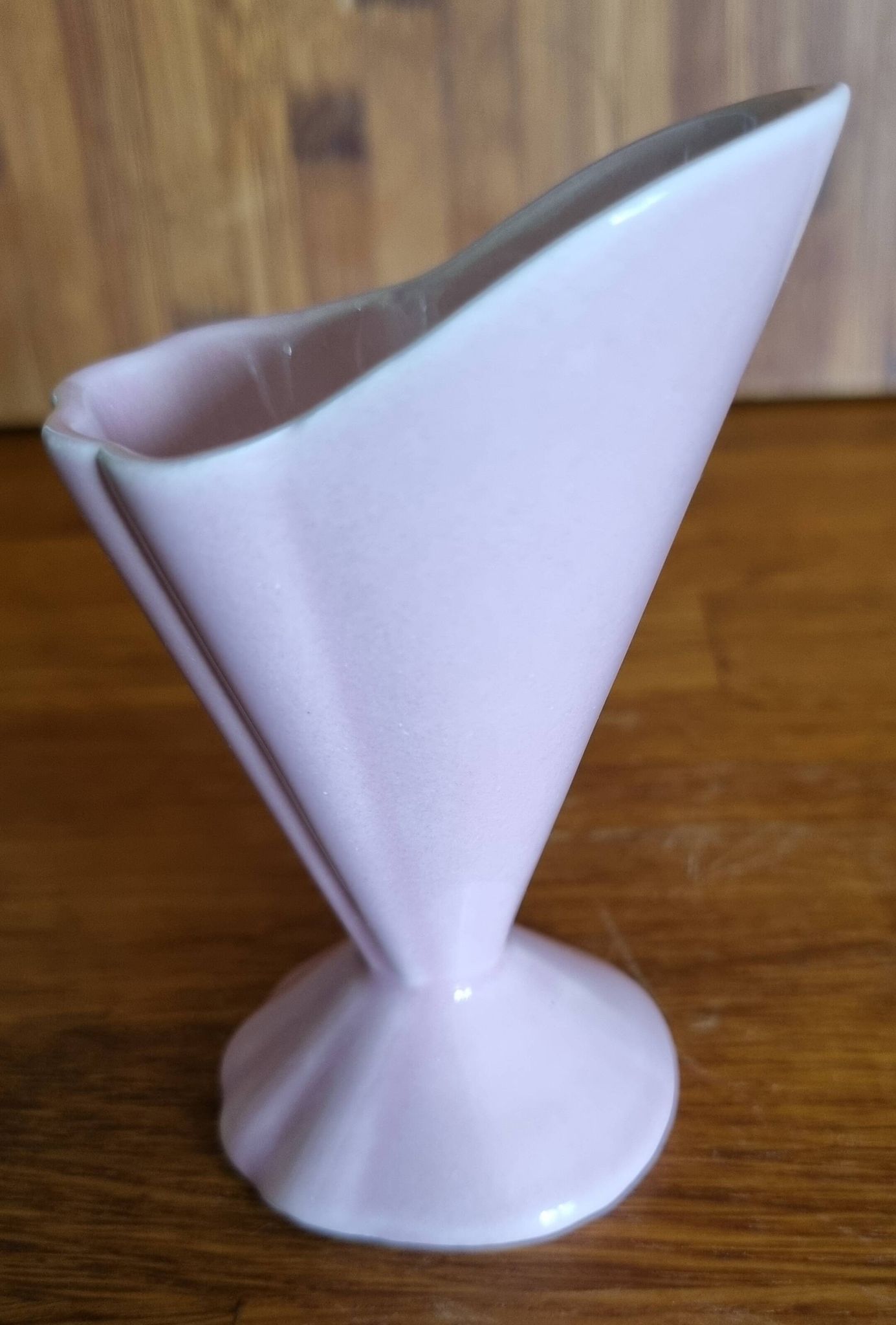 Petit vase rose forme drapée vintage