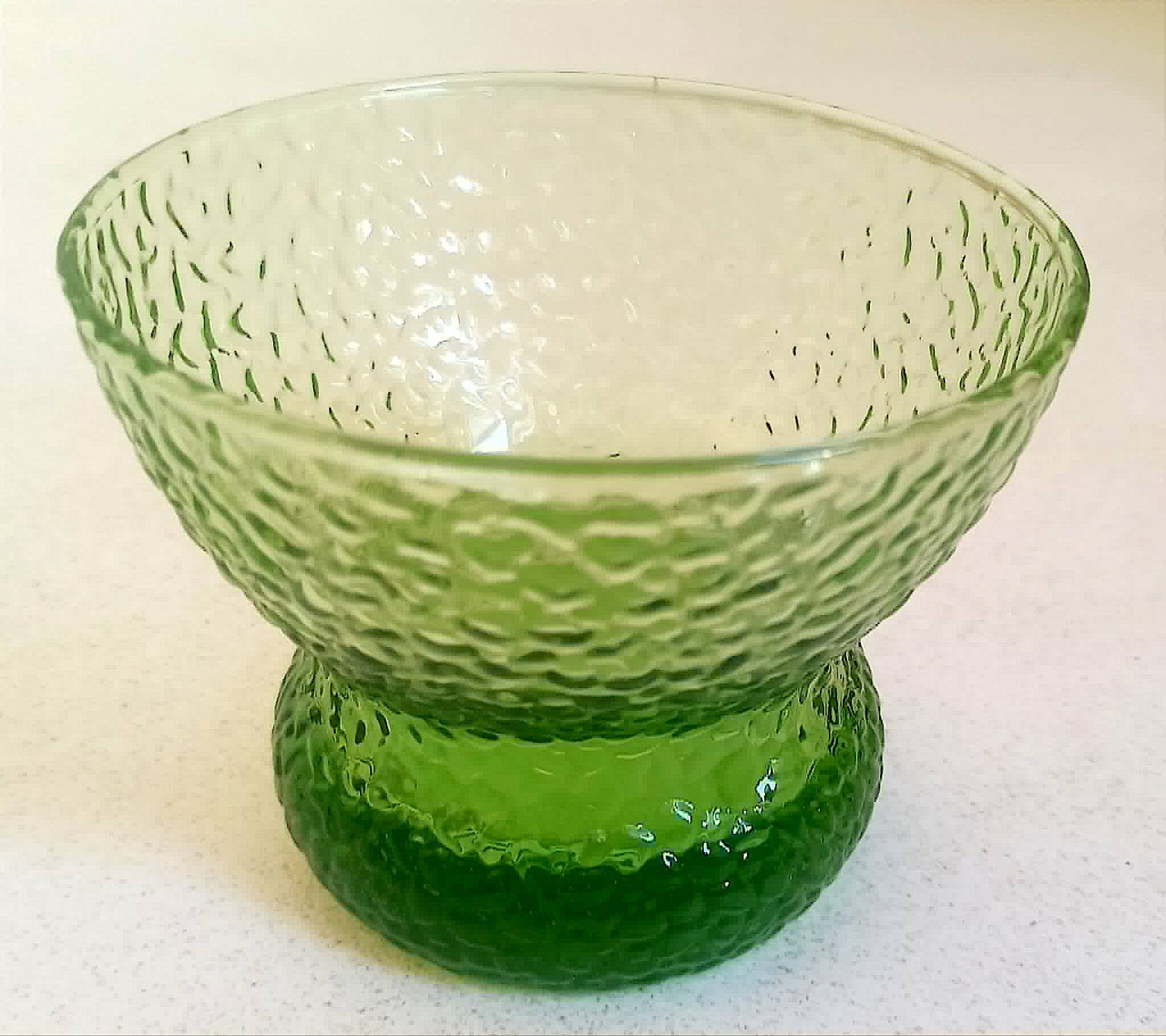 Set of 6 1970s bowls, diameter 11 cm.