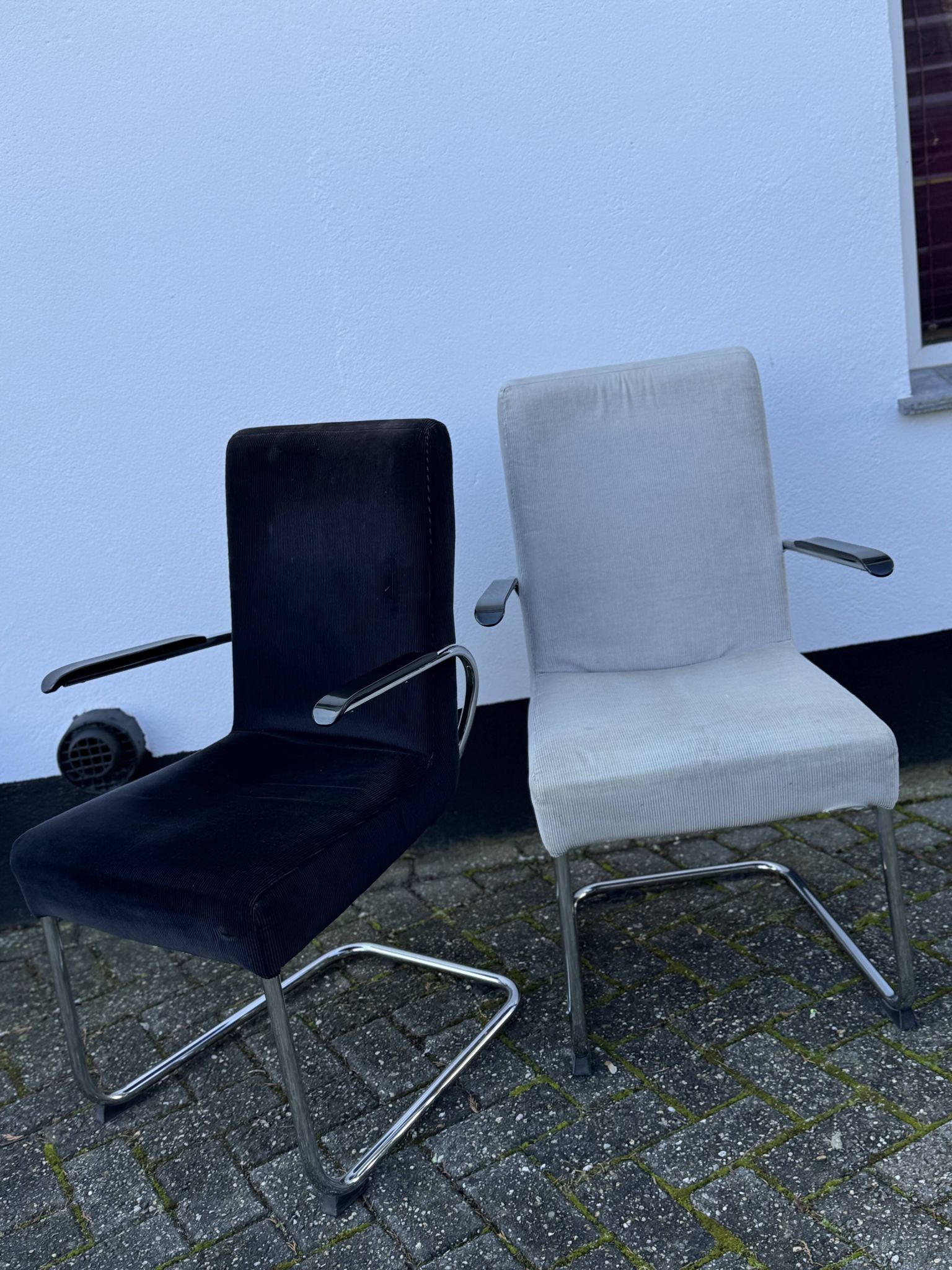 Paire de fauteuils en acier tubulaire
