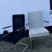 Paire de fauteuils en acier tubulaire