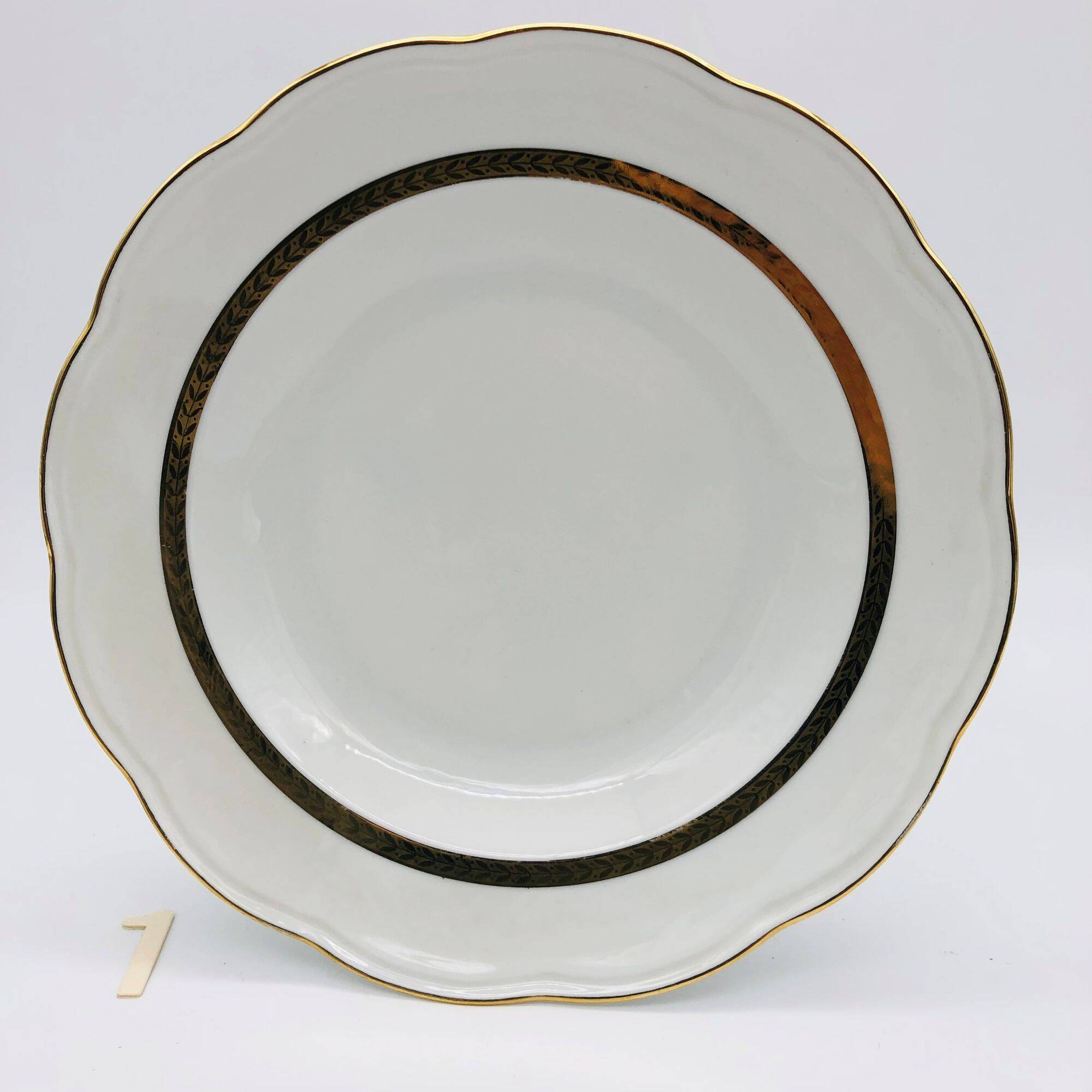 6 deep plates. In S.F.P. Limoges porcelain.