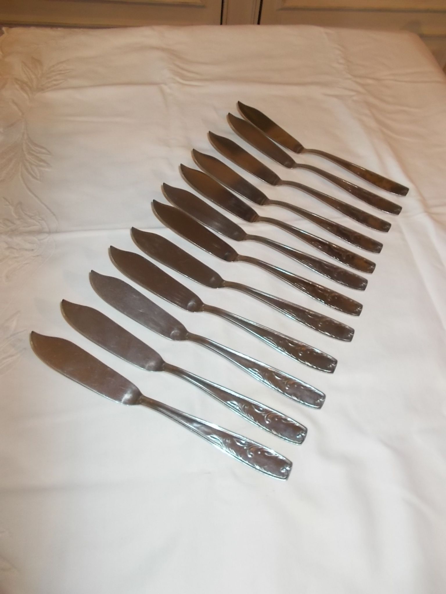 Lot of 12 metal fish cutlery sets.