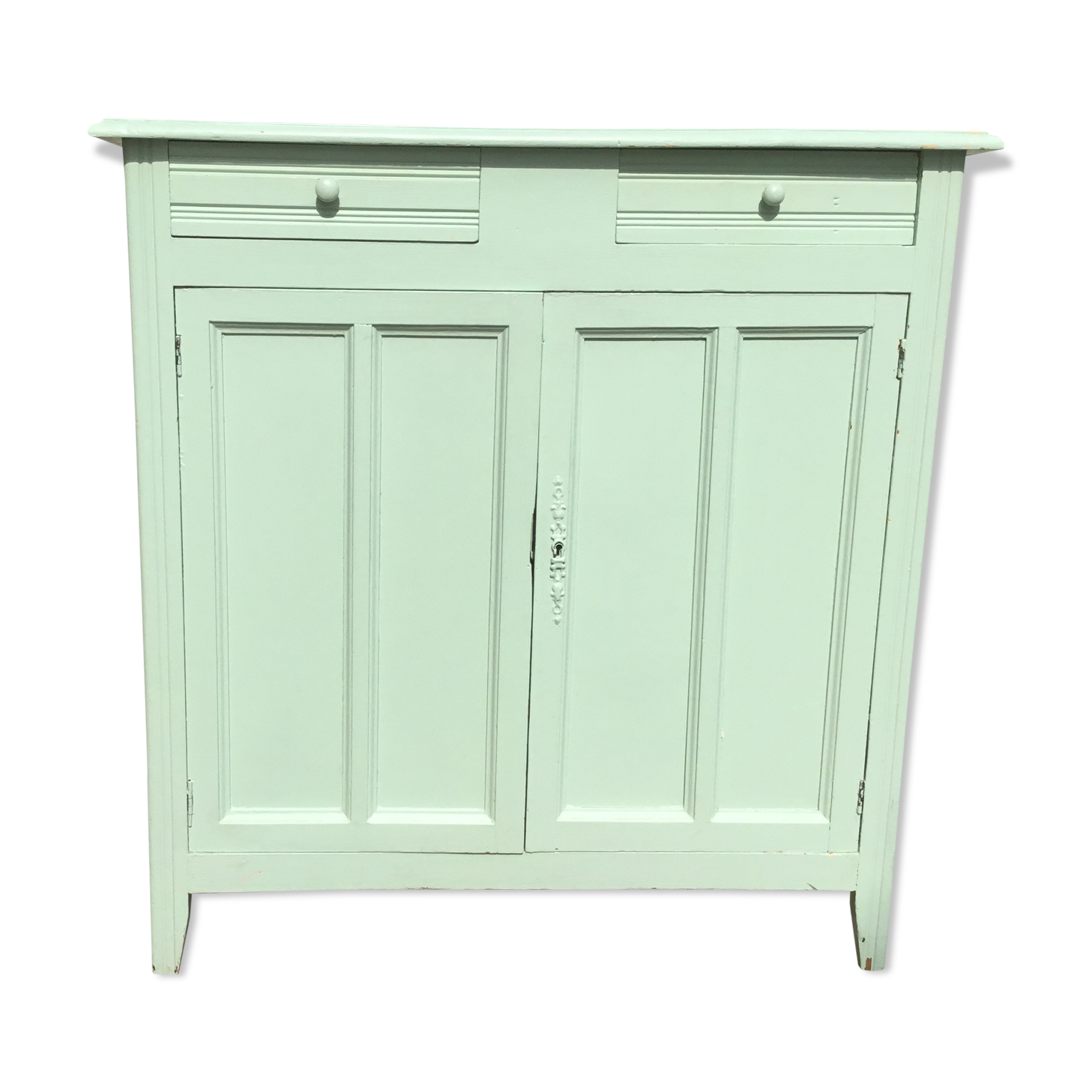 Green parisian buffet of water