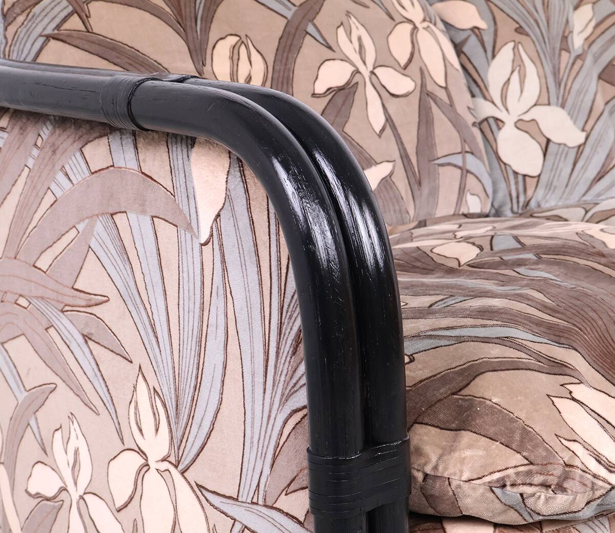 Sofa vintage en bambou 2 places avec tissu en velours floral, années 1970.