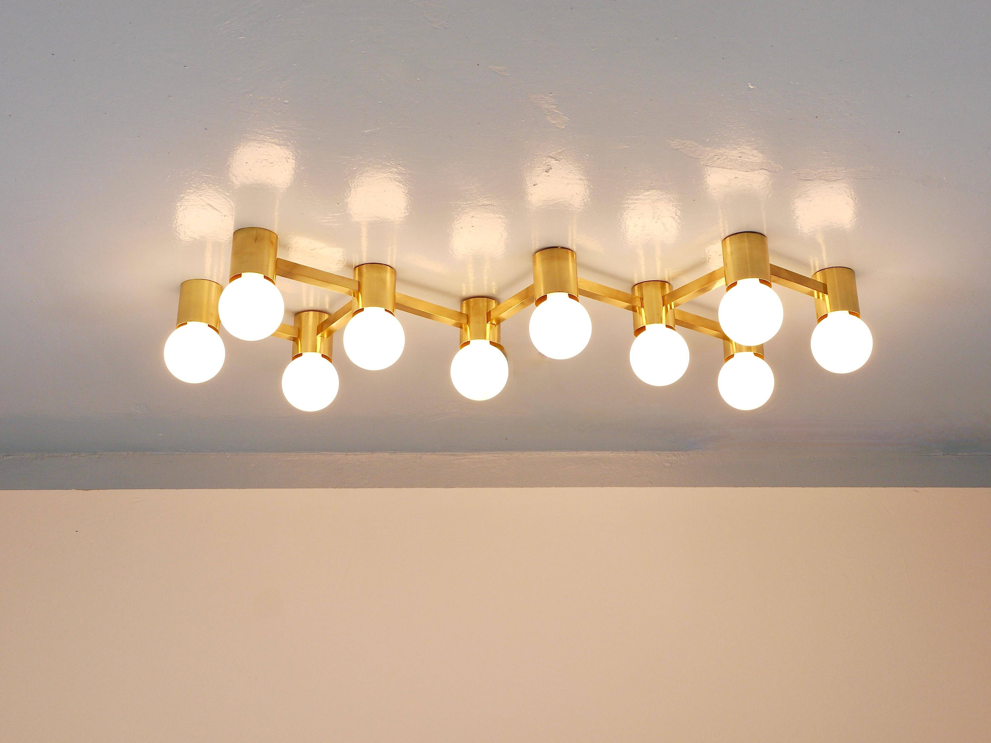 Large floor lamp and wall sconce in brass, zigzag style by Sciolari, Austria, 1970s.