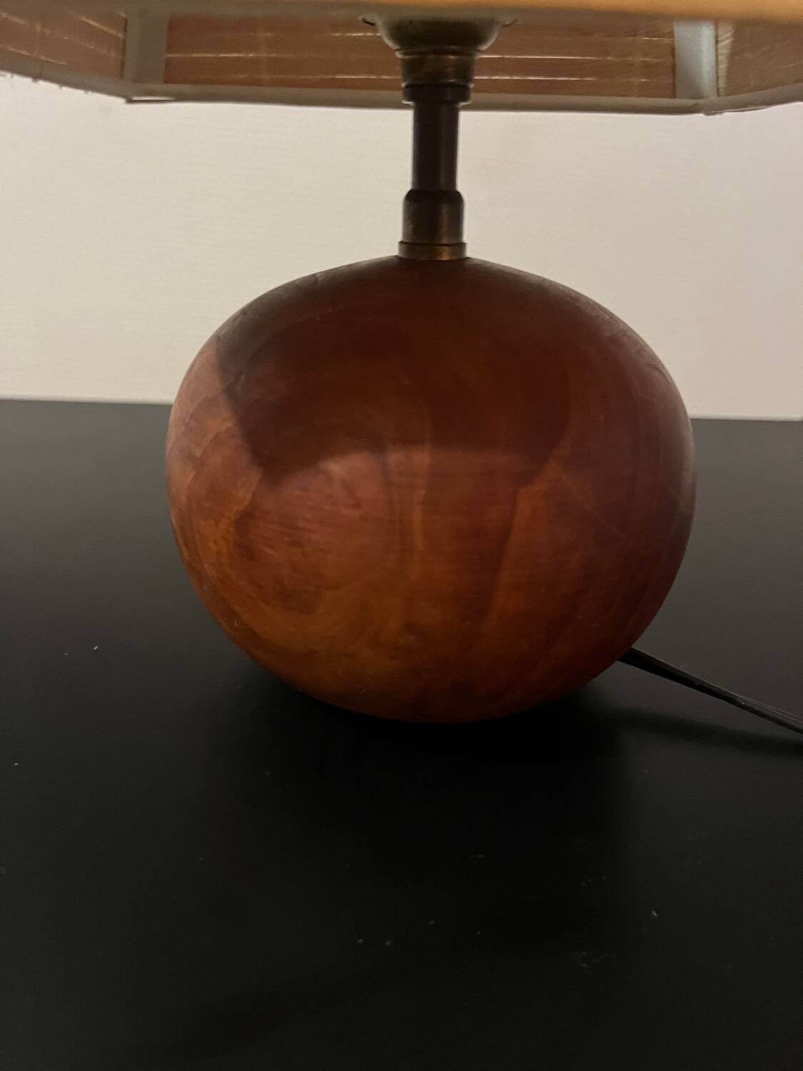 Solid wood ball lamp