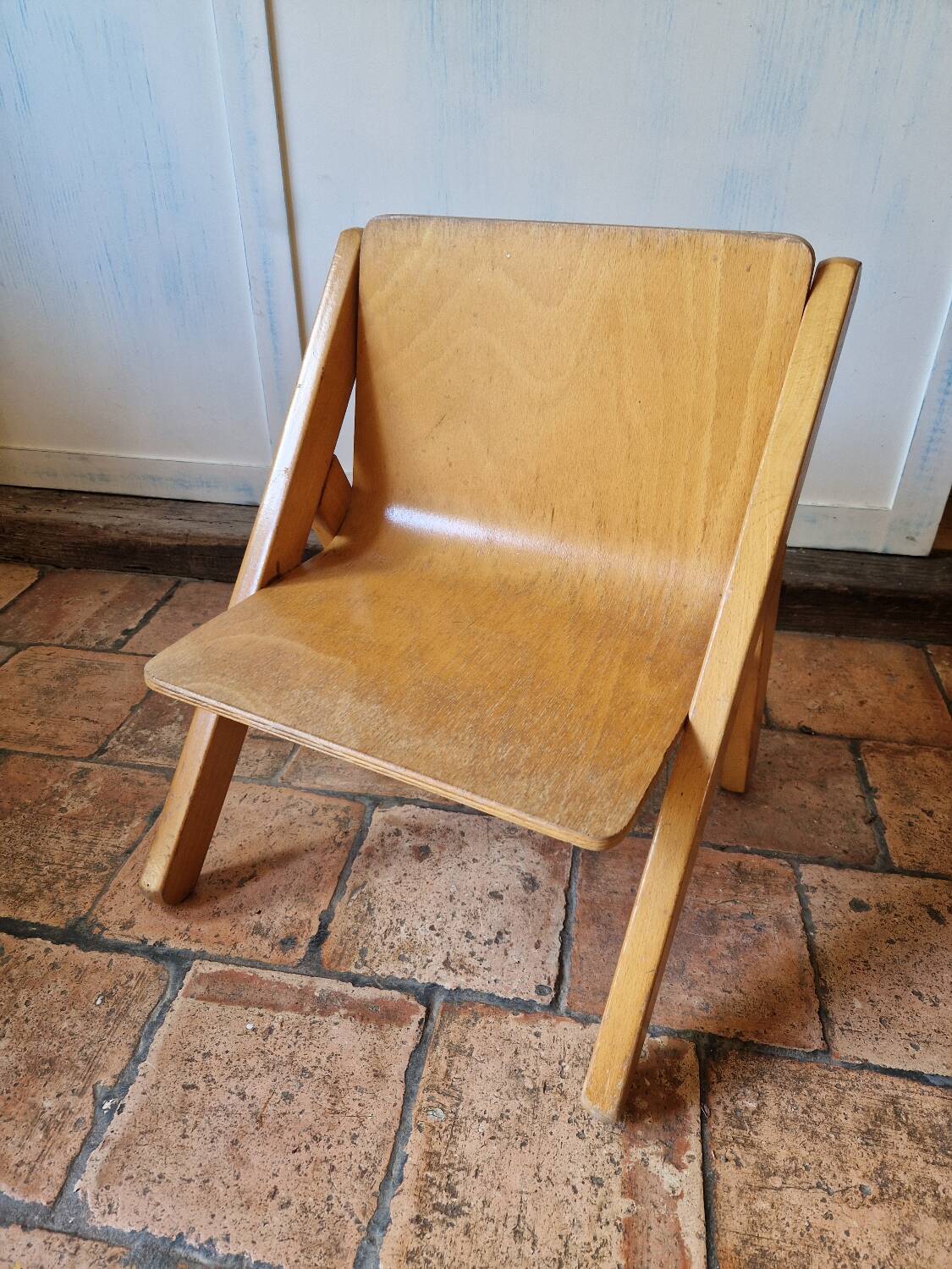 Children's chair in molded plywood from the 60s