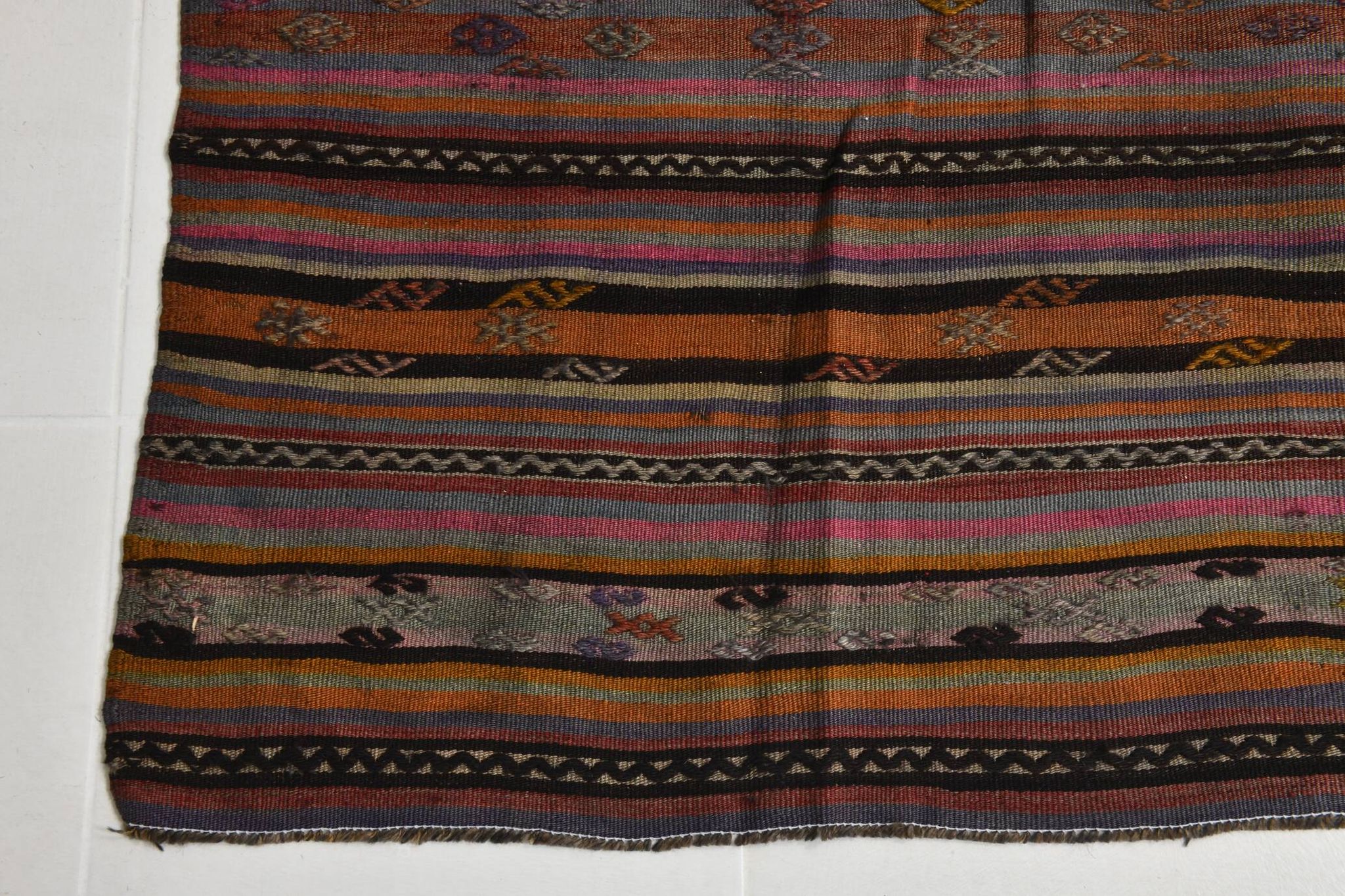 Tapis Kilim Anatolien Vintage – Rayures Ethniques, Tissé Main , 176x242 Cm