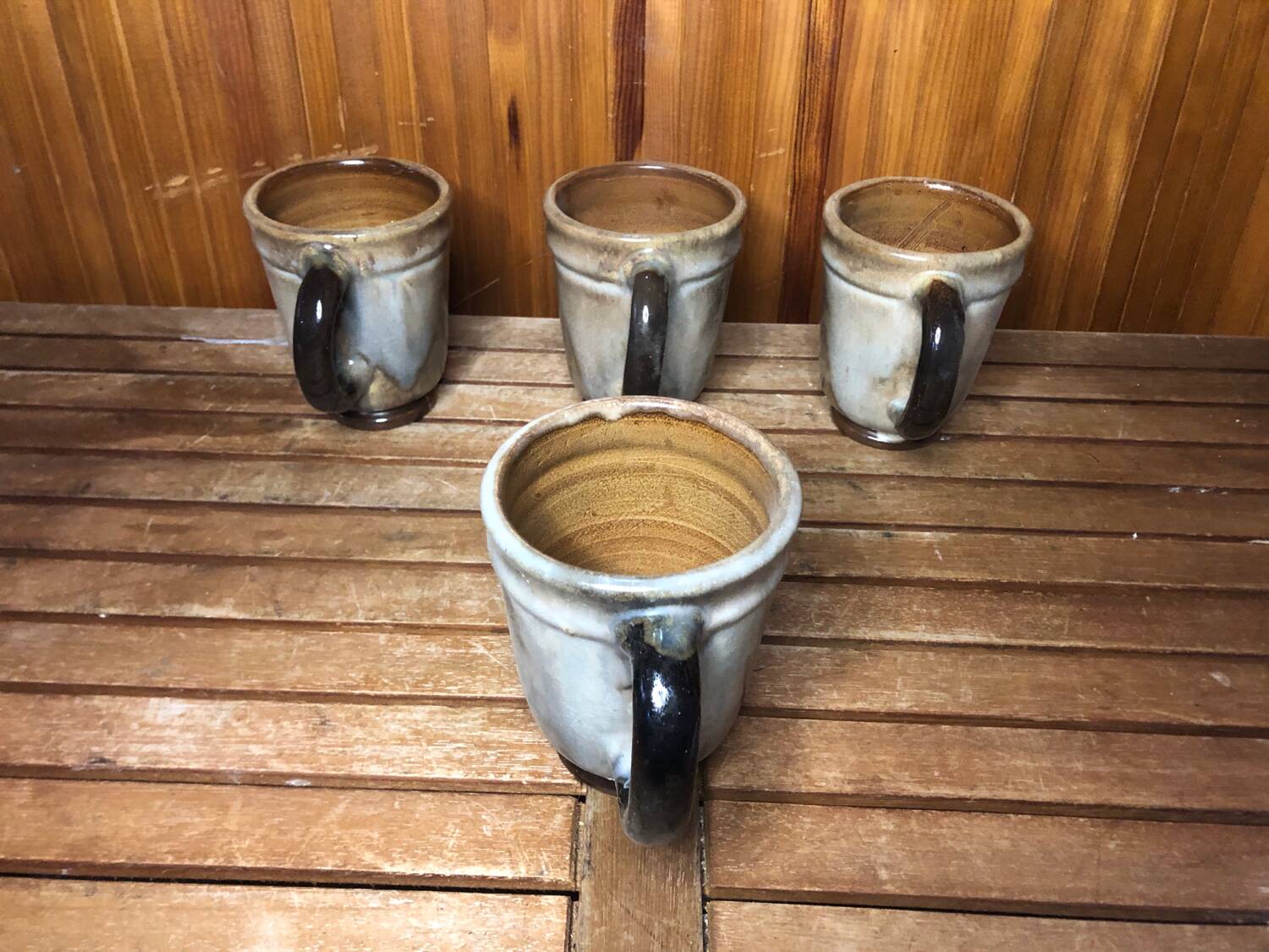 Set of 4 beige ceramic mugs fleur de lys vintage