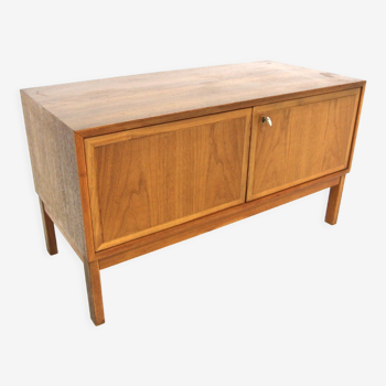 Commode scandinave en noyer Suède 1960