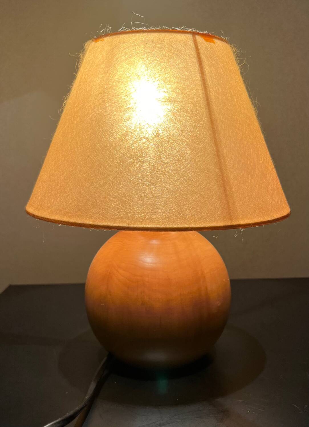Lampe boule bois massif