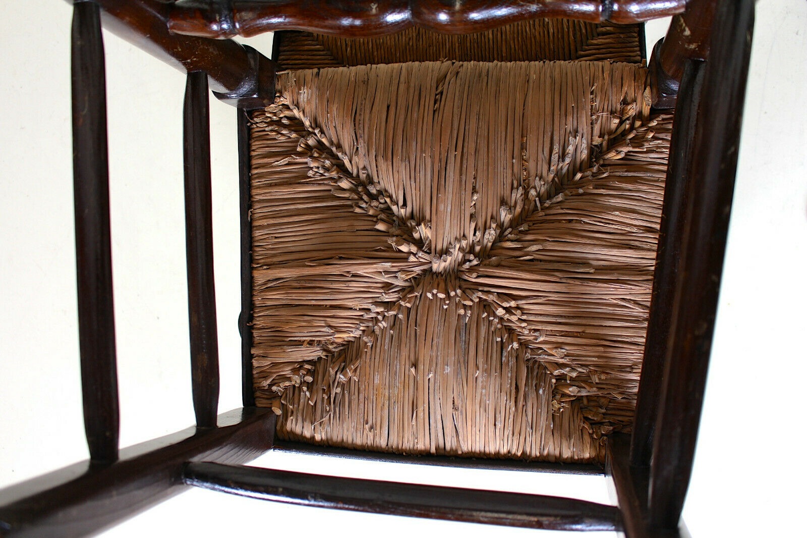 Six chaises de pays du début du 20e siècle